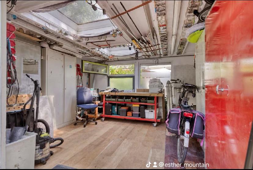 Gevraagd parketschuur, meneer of mevrouw, Ophalen of Verzenden