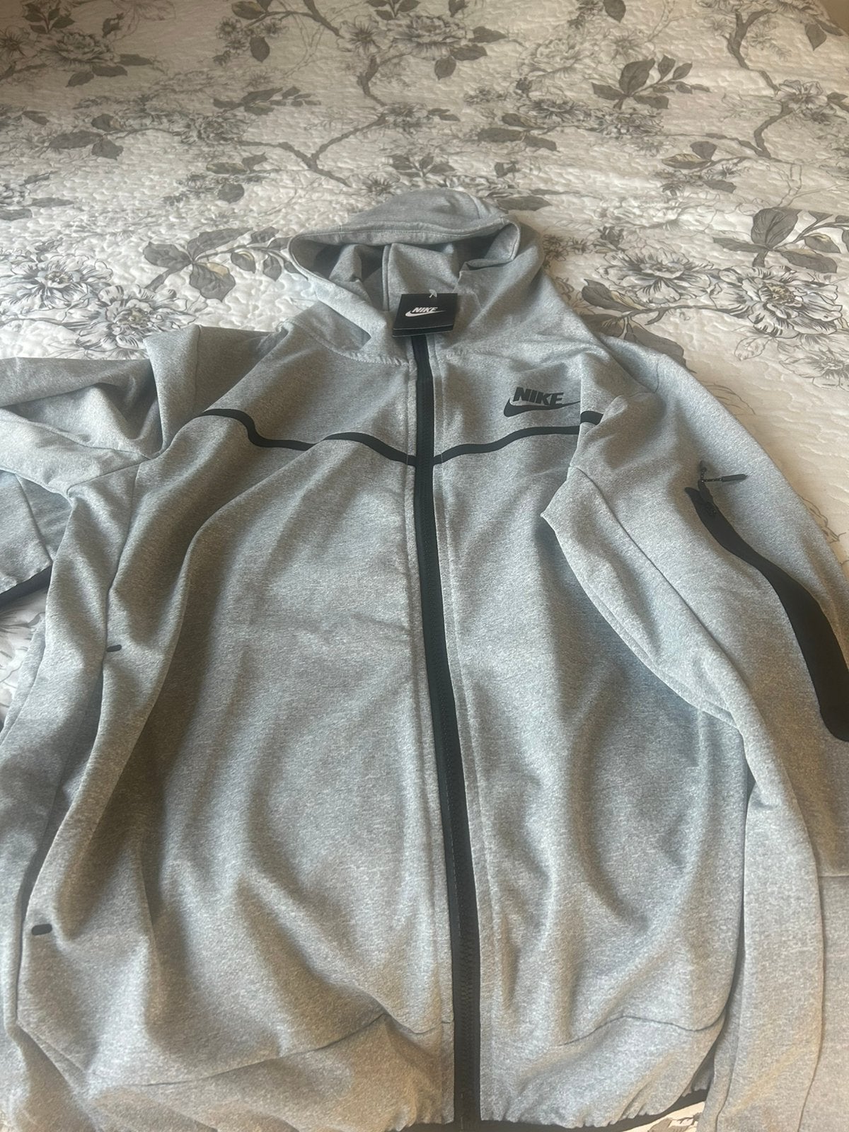 Nike tech grey maat s, Ophalen, Zo goed als nieuw