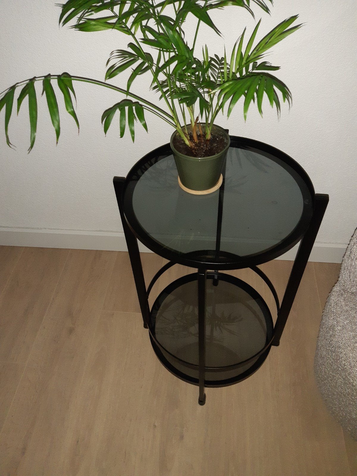 2x Sortebro zwarte trolley bijzettafel met glasplaat, Huis en Inrichting, Tafels | Bijzettafels, Minder dan 55 cm, Gebruikt, Modern, Industrieel