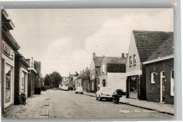 Zegge O.L. Vrouwe straat auto´s + supermarkt C1000 links, Verzenden, 1960 tot 1980, Ongelopen, Noord-Brabant