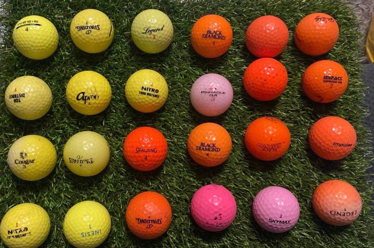 55 MOOIE GEKLEURDE GOLFBALLEN, Sport en Fitness, Ophalen, Bal(len)