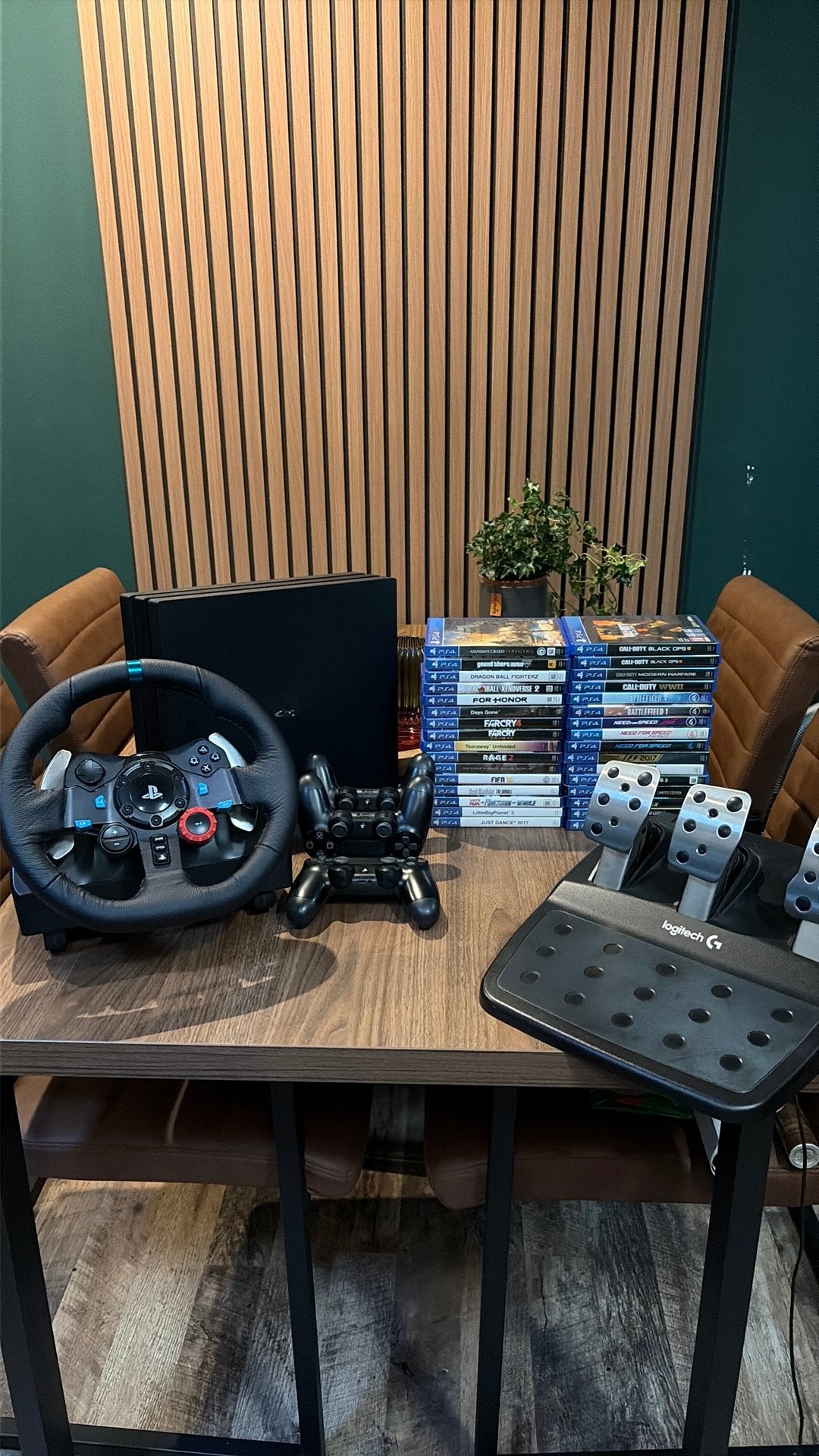 Playstation 4 pro met Logitech G29 stuur. Overcompeet, Ophalen, Met games, Zo goed als nieuw, 1 TB
