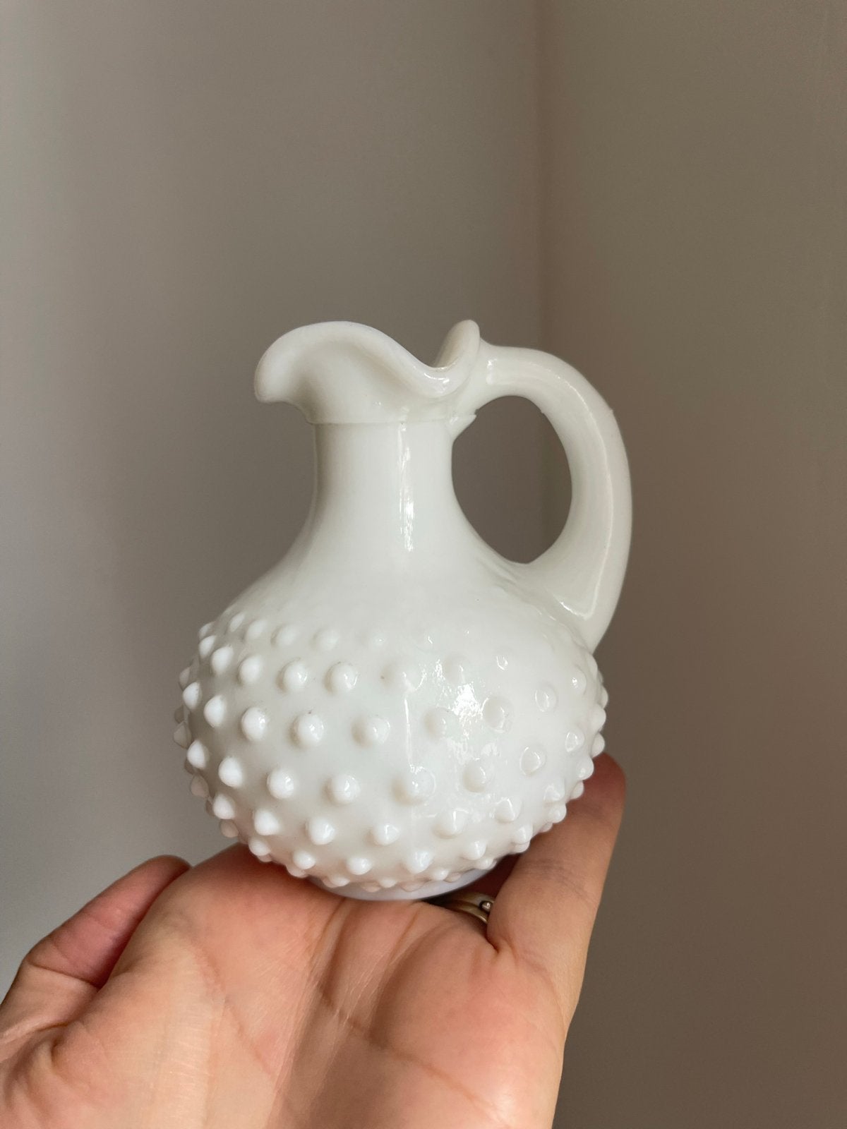 Vintage Melkglas Hobnail Mini Kruikje - Avon, Antiek en Kunst, Ophalen of Verzenden