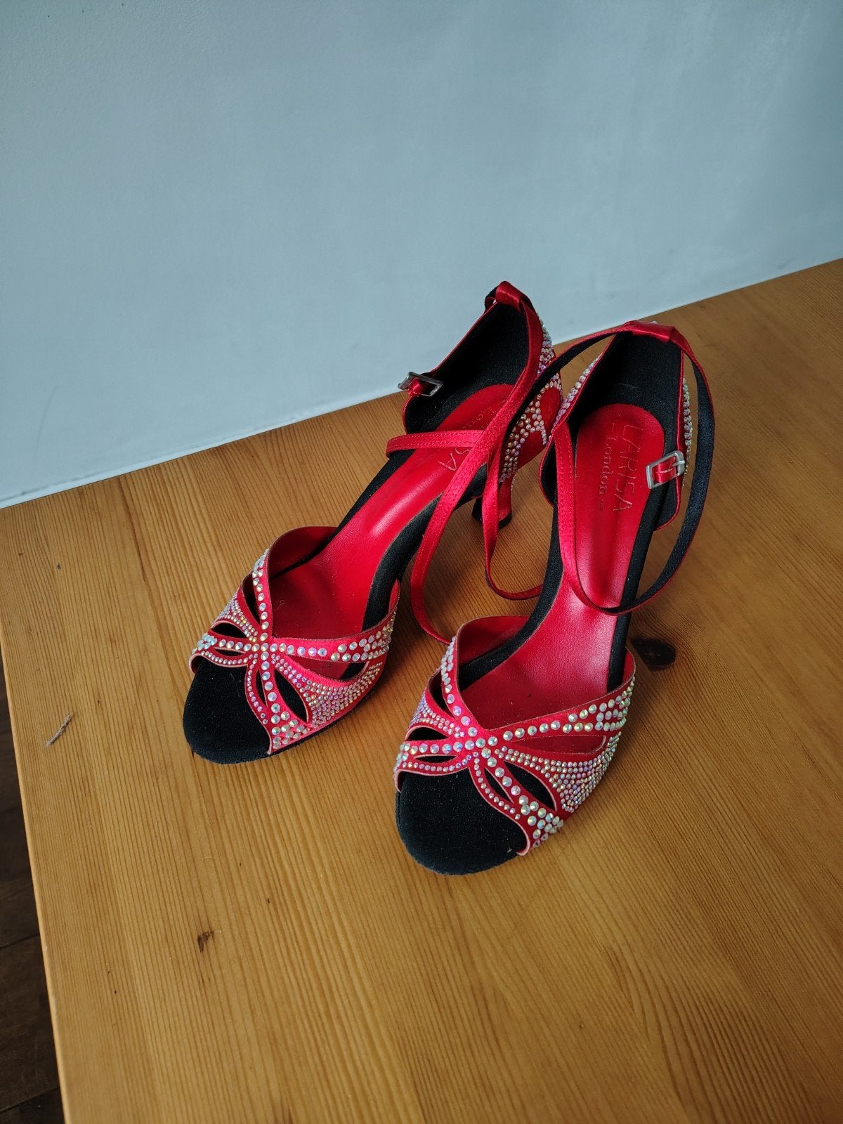 Rode salsaschoenen maat 39, hakhoogte 7cm, Dansschoenen, Ophalen of Verzenden, Zo goed als nieuw, Rood