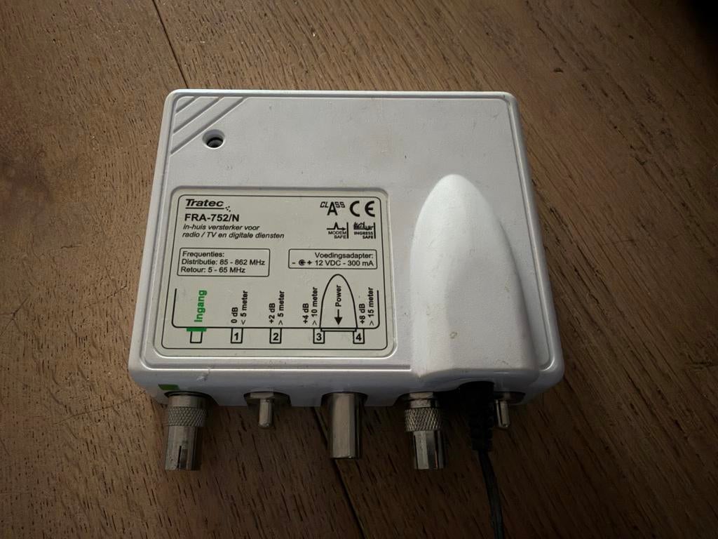 Tratec FRA-752/N Signaalversterker voor radio, tv en digitaa, Ophalen of Verzenden, Gebruikt, Minder dan 2 meter, Overige kabels