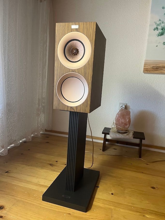 Kef R3 Meta + KEF Stands S3, Audio, Tv en Foto, Luidsprekers, 150 watt of meer, Stereo speakers, Ophalen of Verzenden, Zo goed als nieuw