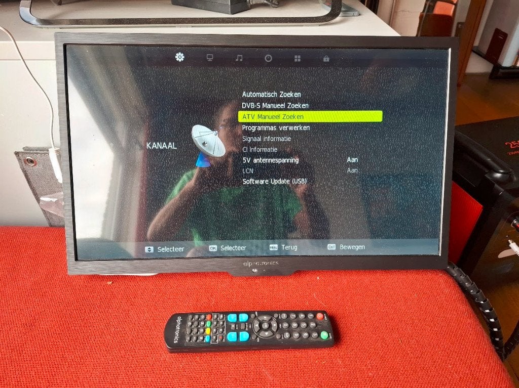 Kathrein WoSat satellietschotel + Alphatronics 12V tv, Ophalen, Gebruikt, Overige merken