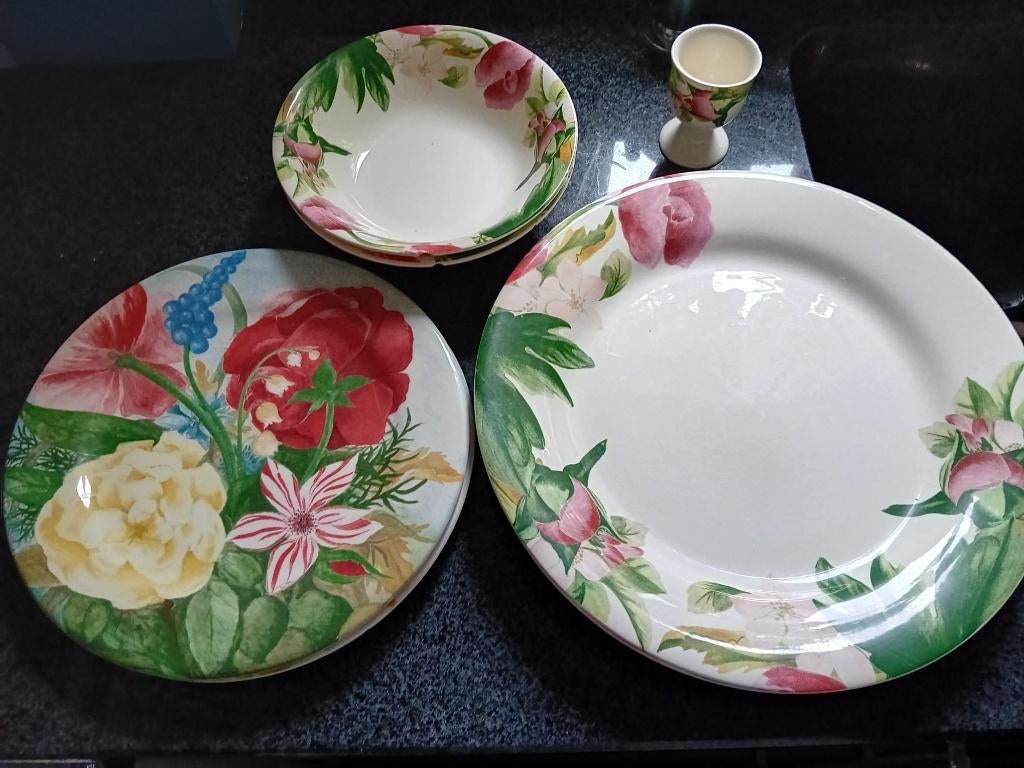 Gien Volupté servies met kleine beschadiging chipje, Gebruikt, Ophalen of Verzenden, Bord(en), Overige stijlen