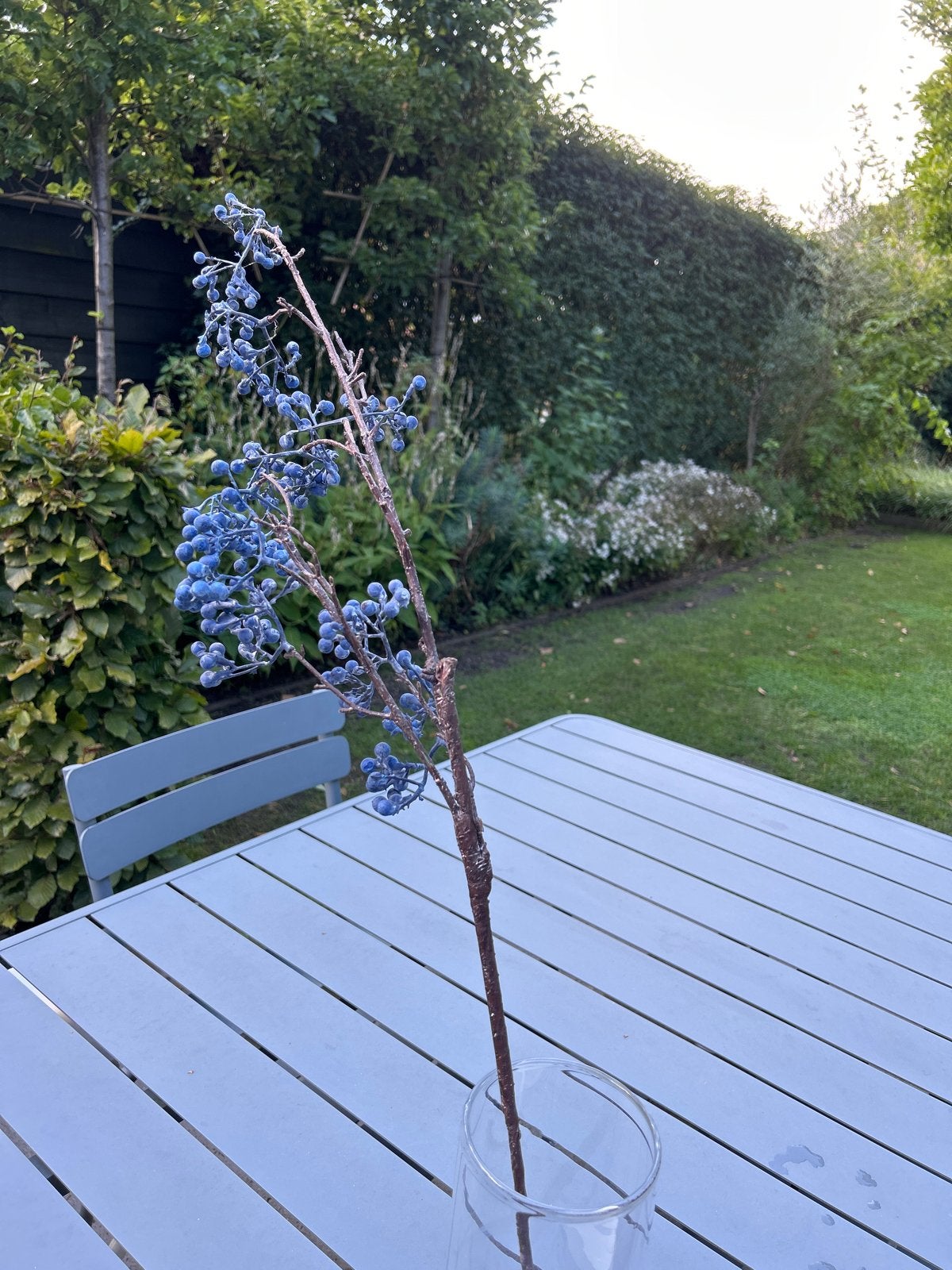 Kunsttak met blauwe bessen - Decoratieve tak, Binnen, Nieuw, Ophalen of Verzenden, Kunststof
