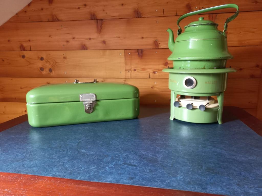 Emaille groene broodtrommel, petroleumstel, waterketel, Antiek en Kunst, Antiek | Emaille, Ophalen of Verzenden