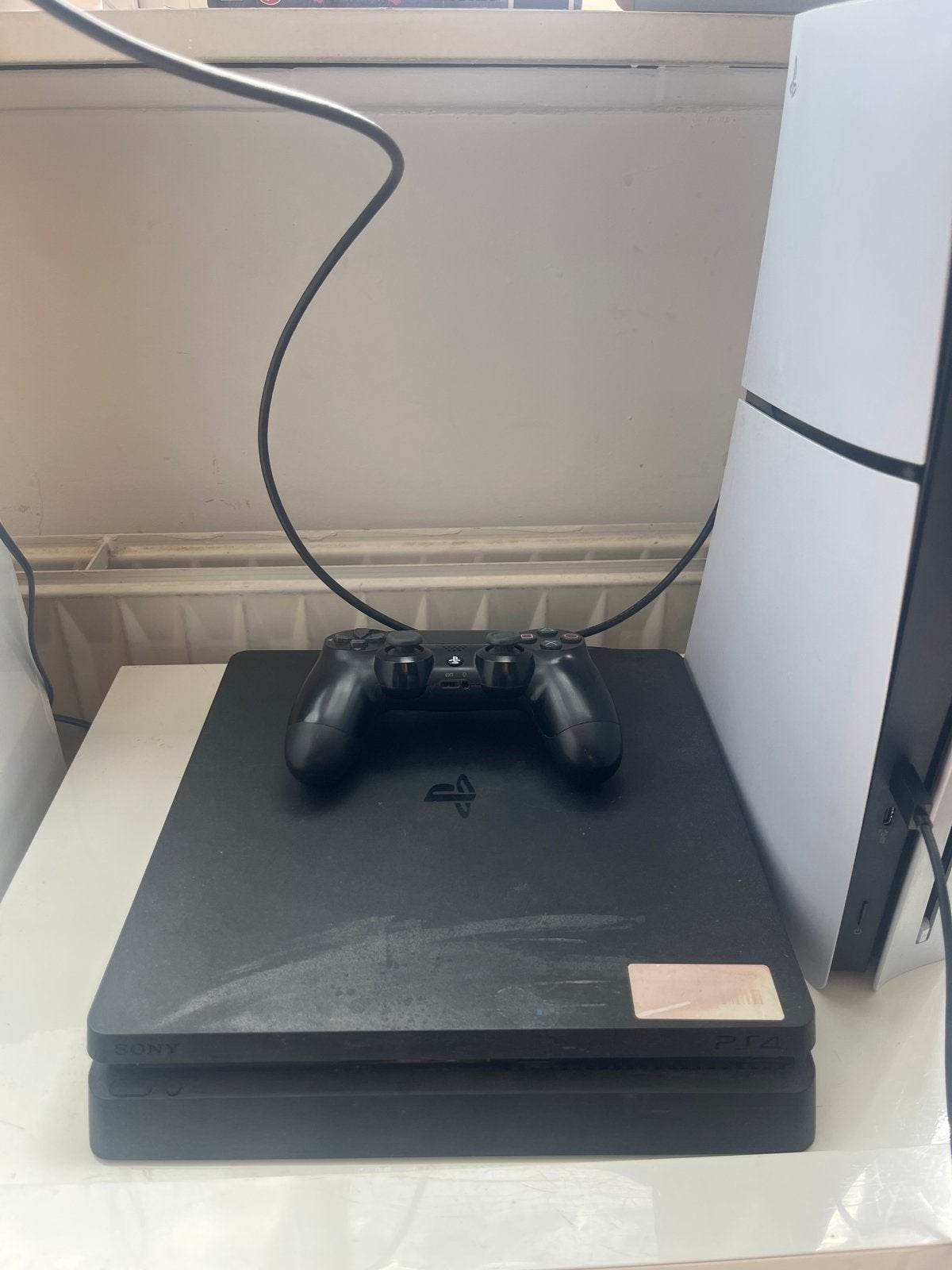 PlayStation 4 Slim met controller en 4 topgames, Spelcomputers en Games, Spelcomputers | Sony PlayStation 4, Gebruikt, Slim, Met 1 controller