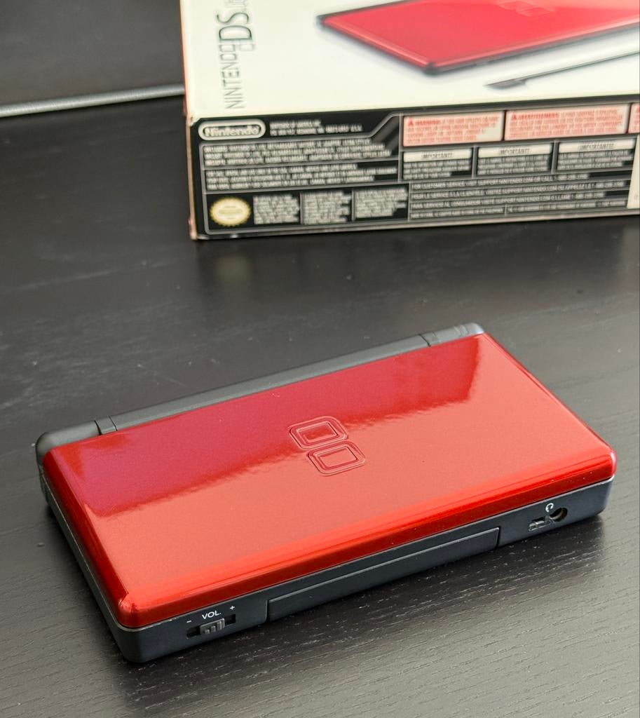 Nintendo DS Lite Crimson Black Boxed - Z.g.a.n., Spelcomputers en Games, 2DS, Ophalen of Verzenden, Zo goed als nieuw, Rood