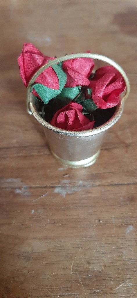 Miniatuur emmer met rode rozen, Antiek en Kunst, Ophalen of Verzenden, Koper