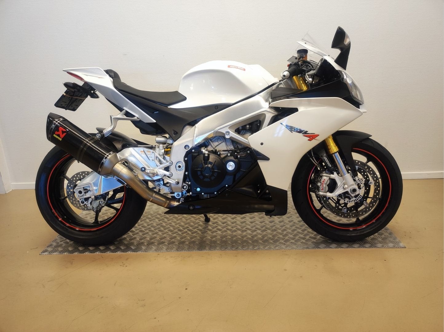 APRILIA RSV 4 R APRC ABS (bj 2014) 22,251 km, Motoren, 4 cilinders, Motorrijbewijs A, Bedrijf, Onbekend