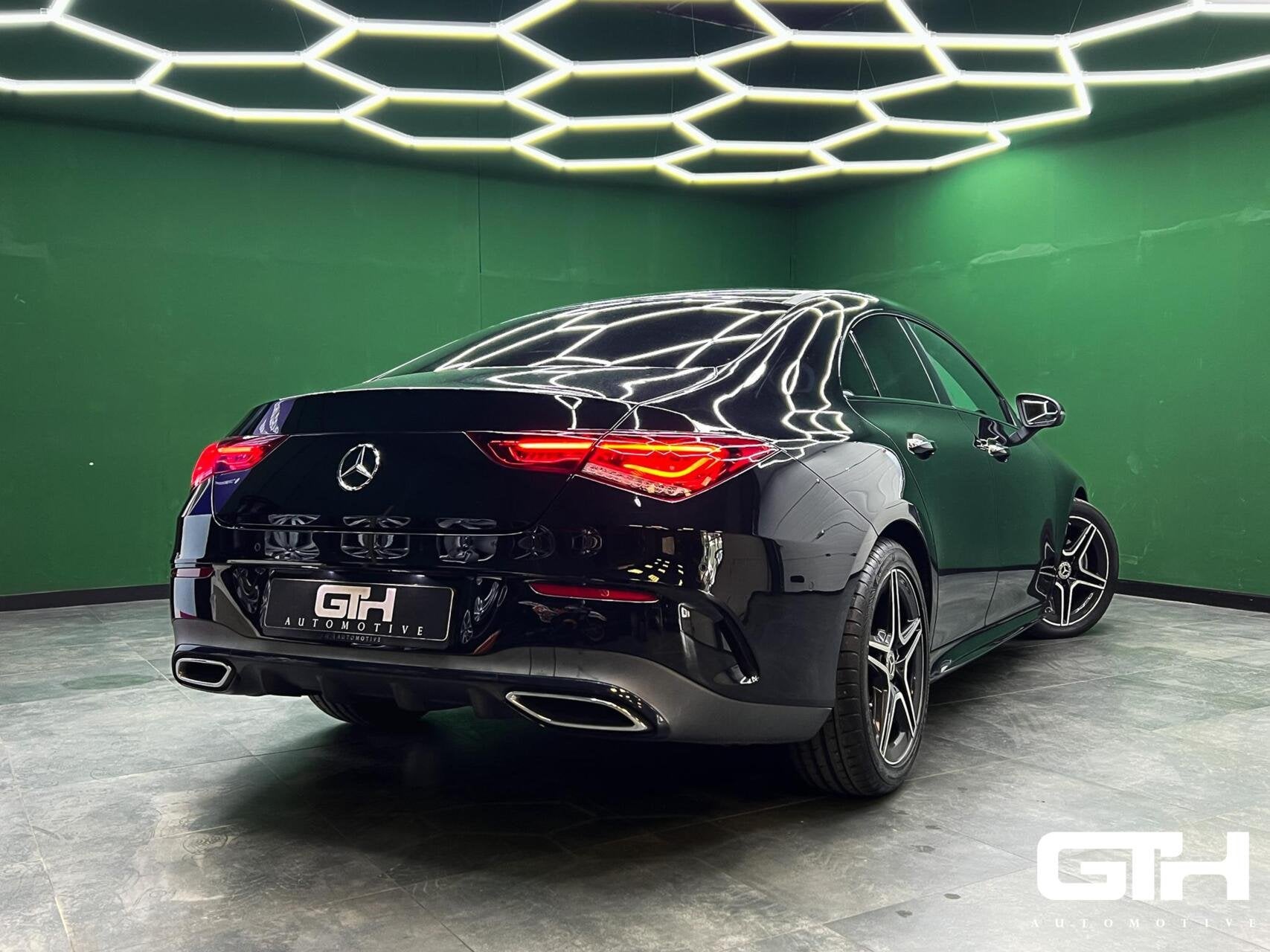 Mercedes CLA-klasse 180 AMG Camera | Keyless | Lane | Sfeer, Auto's, CLA, 136 pk, 4 cilinders, Zwart
