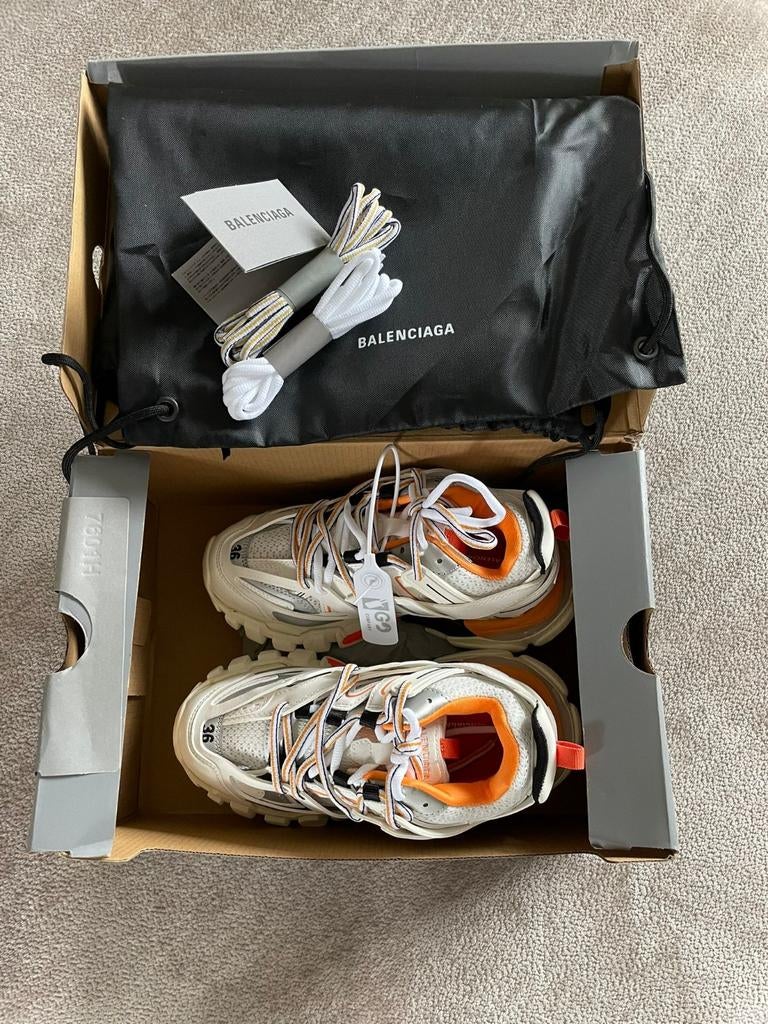Balenciaga track orange/white maat 43 voorraad af te halen, Kleding | Heren, Schoenen, Wit, Nieuw, Ophalen of Verzenden, Sneakers of Gympen