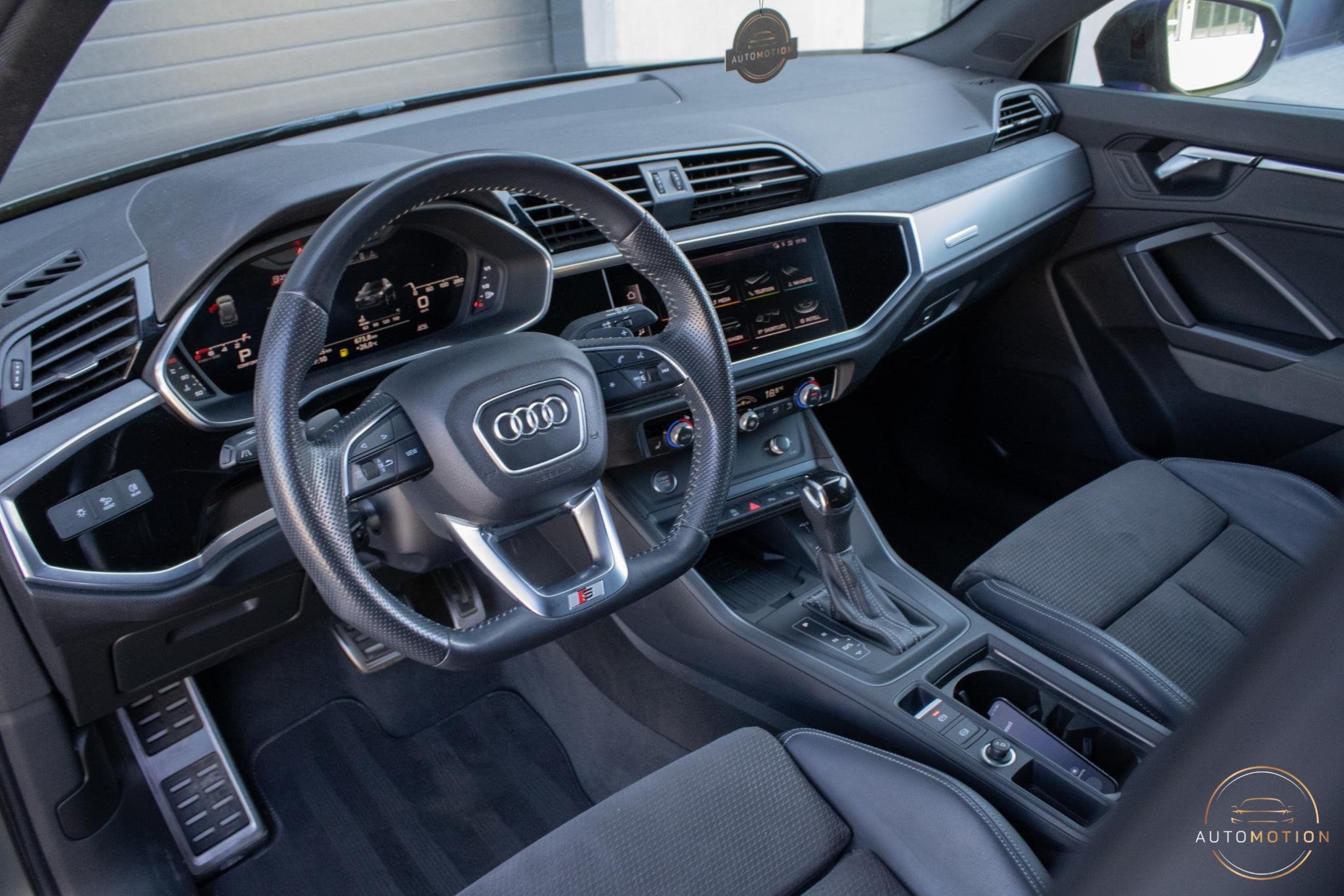 Audi Q3 35 TFSI S Line PANO CAMERA ELEKTRISCHE STOELEN SFEER, Auto's, Dealer onderhouden, 4 cilinders, Bedrijf, 1470 kg