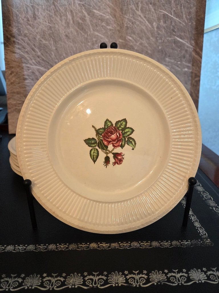 Wedgwood Moss Rose 7 ontbijtborden 23 cm, Ophalen of Verzenden, Zo goed als nieuw, Porselein, Bord of Schaal