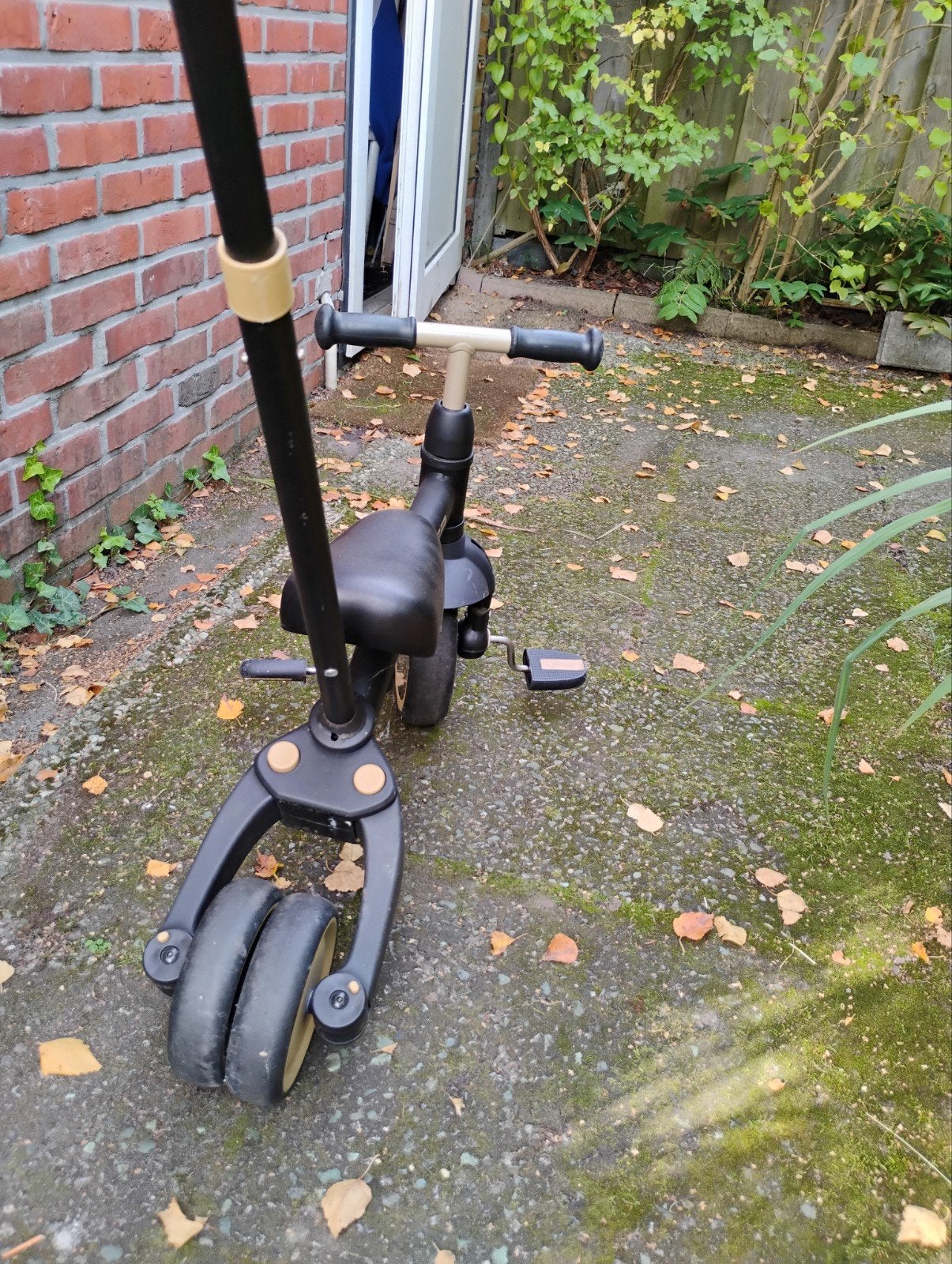 Foto 4 van Q Play Stager 4-in-1 loopfiets/driewieler zwart/goud