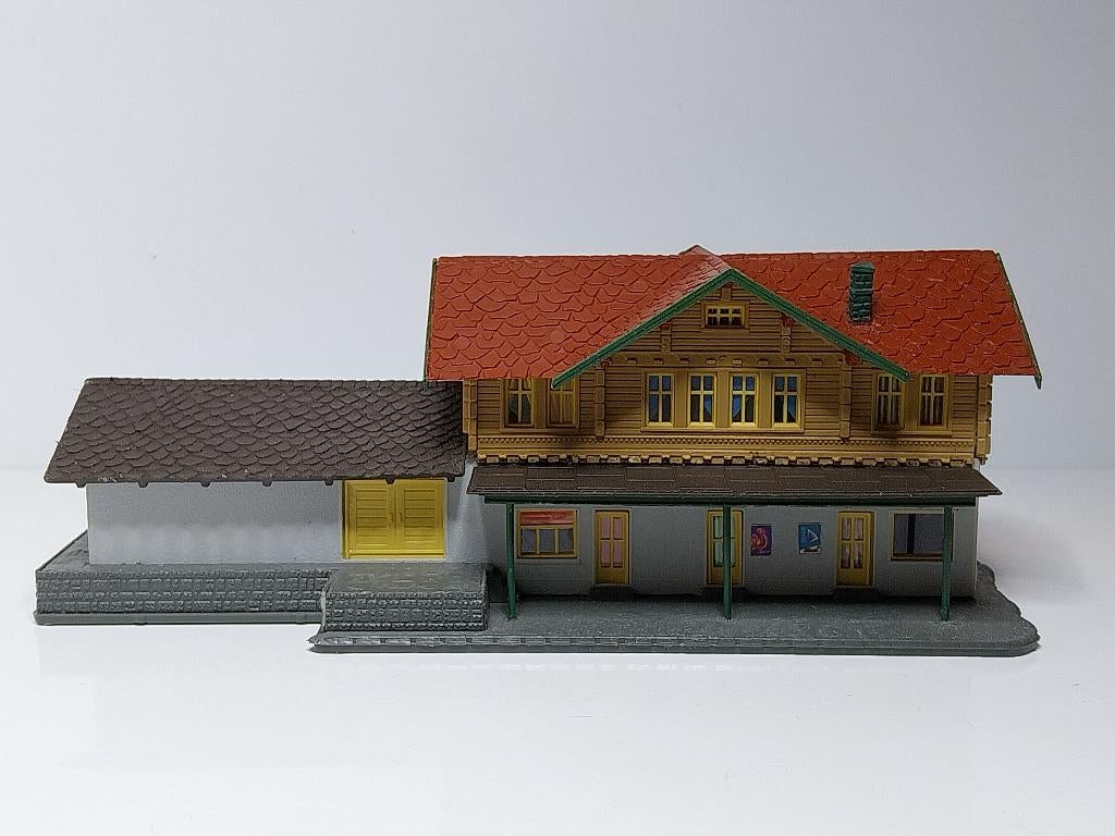 Pola N 200 Station St. Niklaus, Overige merken, Gebruikt, Gelijkstroom of Wisselstroom, Brug, Tunnel of Gebouw