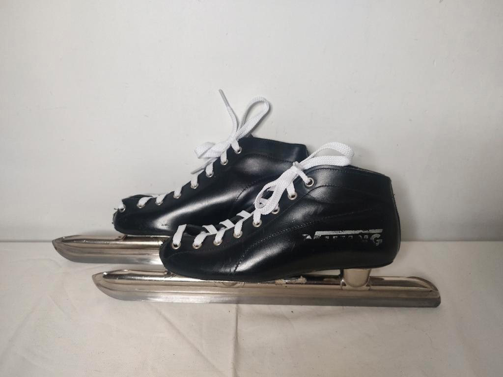 S616 Viking Lage Noren maat 35, geslepen, Viking, Gebruikt, Viking, Almere