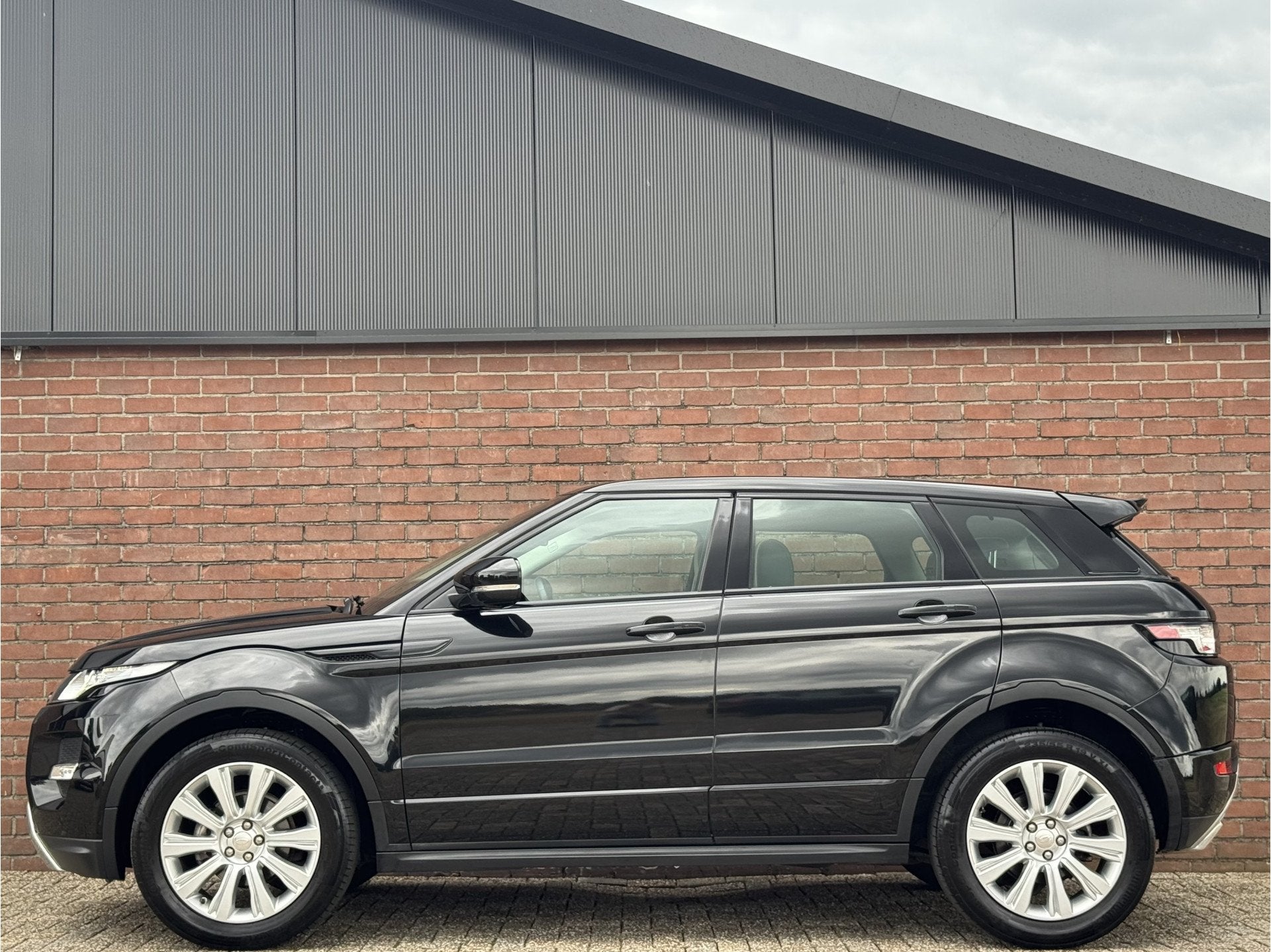 Land Rover Range Rover Evoque 2.0 SI 4WD PRESTIGE!, Auto's, Land Rover, Automaat, Beige, 4 cilinders, Zwart