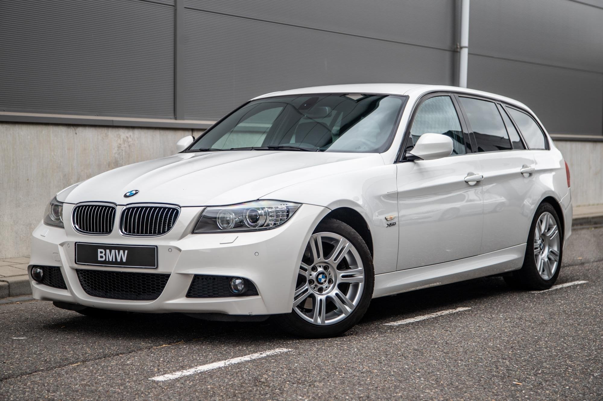 BMW 3-serie Touring 325xi M Sport | Bluetooth | Trekhaak | P, Stof, Gebruikt, 218 pk, Handgeschakeld