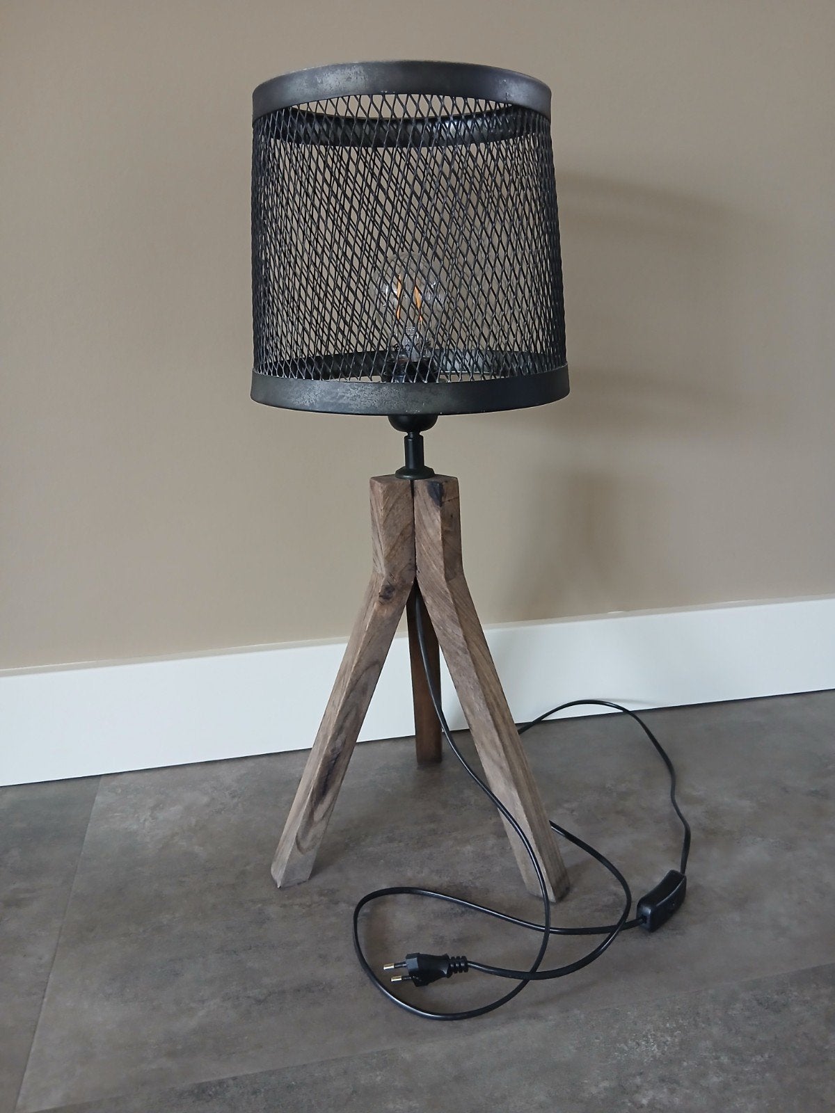 Industriële tafellamp, zgan, H 62cm, kap h20 b21-25, Huis en Inrichting, Lampen | Tafellampen, Ophalen of Verzenden, Zo goed als nieuw