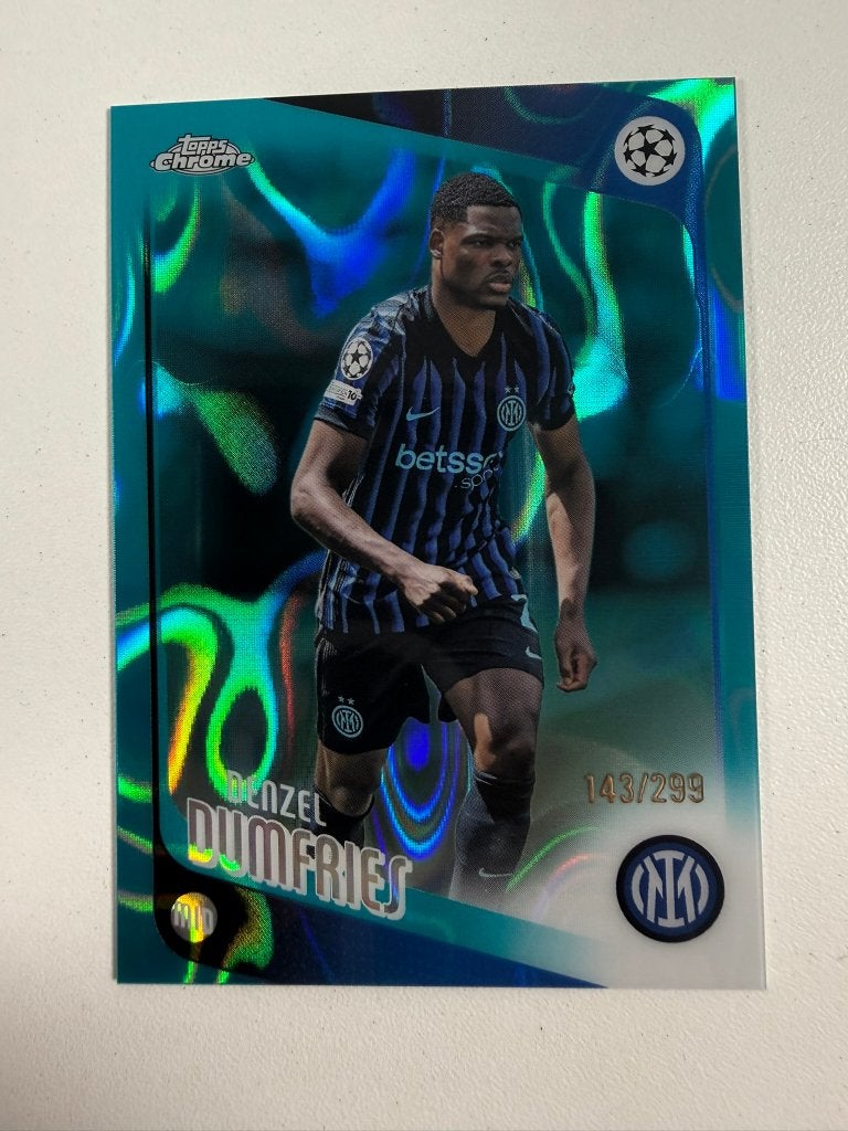 145 Denzel Dumfries /299 Teal Lava Topps Chrome 2025-26, Verzamelen, Sportartikelen en Voetbal, Ophalen of Verzenden, Nieuw, Buitenlandse clubs