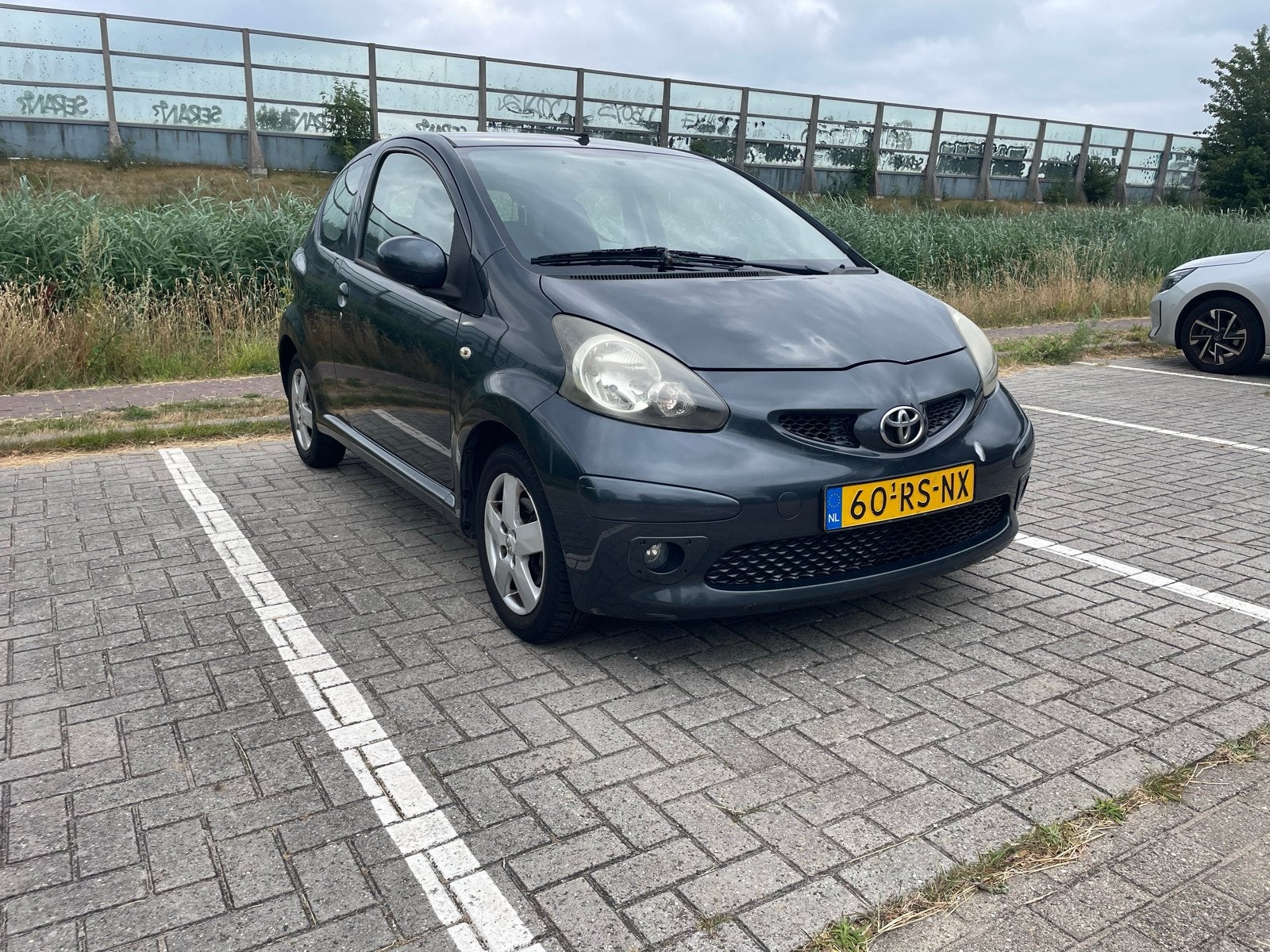 Toyota Aygo 1.0 12V Vvt-i  MMT 2005 Grijs ( c1 107 ), Voorwielaandrijving, 4 stoelen, 68 pk, Origineel Nederlands