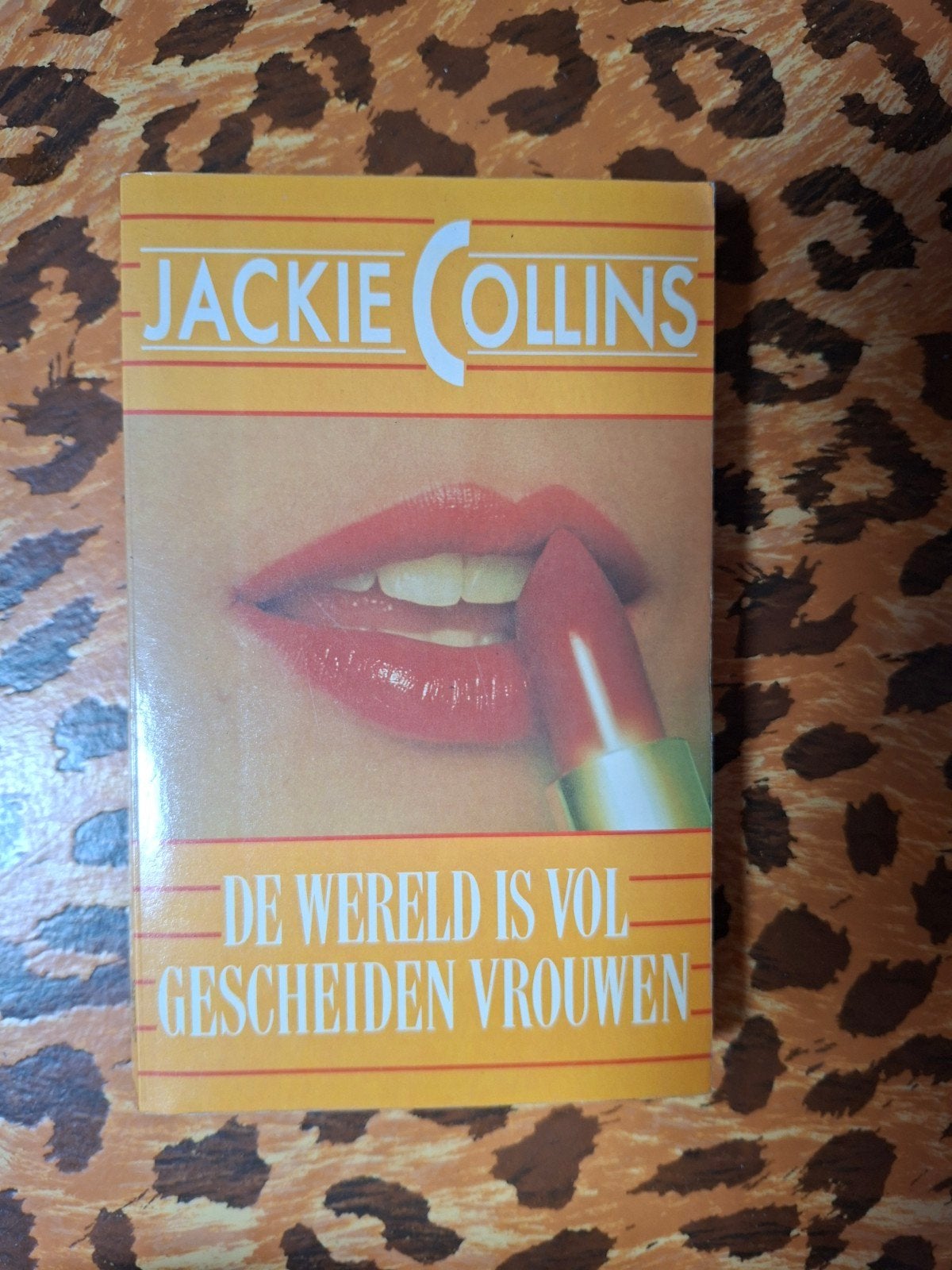 Jackie Collins - De Wereld is Vol Gescheiden Vrouwen, Ophalen of Verzenden, Gelezen, Jackie Collins
