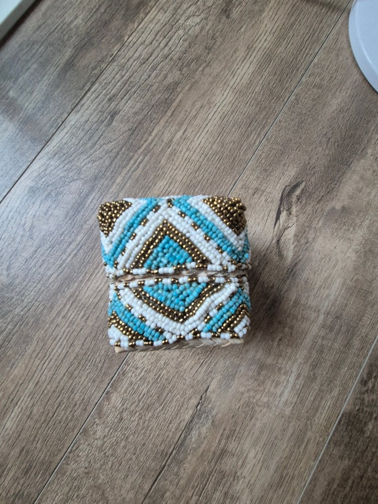 Balinees offermandje kralen blauw wit goud 10cm, Handgemaakt, Overige materialen, Mand, Vierkant