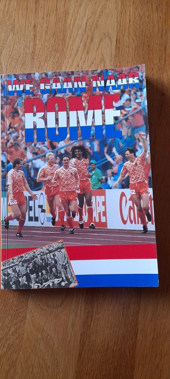 Voetbal, We gaan naar Rome"., Ophalen of Verzenden, Zo goed als nieuw, Balsport