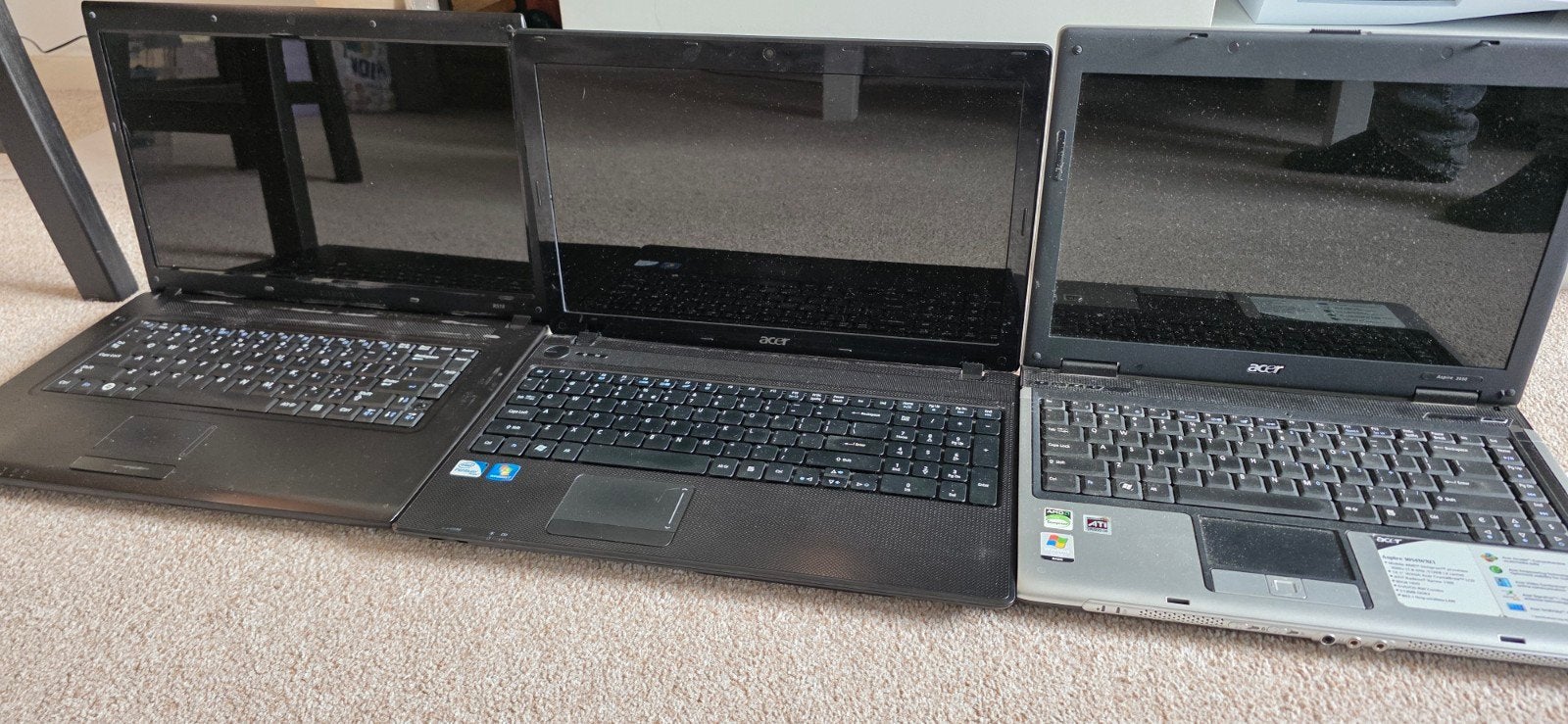 Partij van 3 laptops (Acer/Samsung) - voor onderdelen, Ophalen, Minder dan 4 GB, Minder dan 2 Ghz, 14 inch