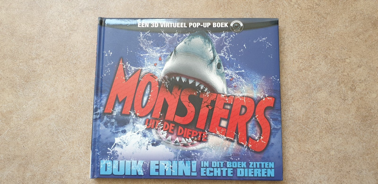 Nicola Davies - Monsters uit de diepte -Zeedieren Haaien etc, Nicola Davies, Fictie algemeen, Ophalen of Verzenden, Zo goed als nieuw