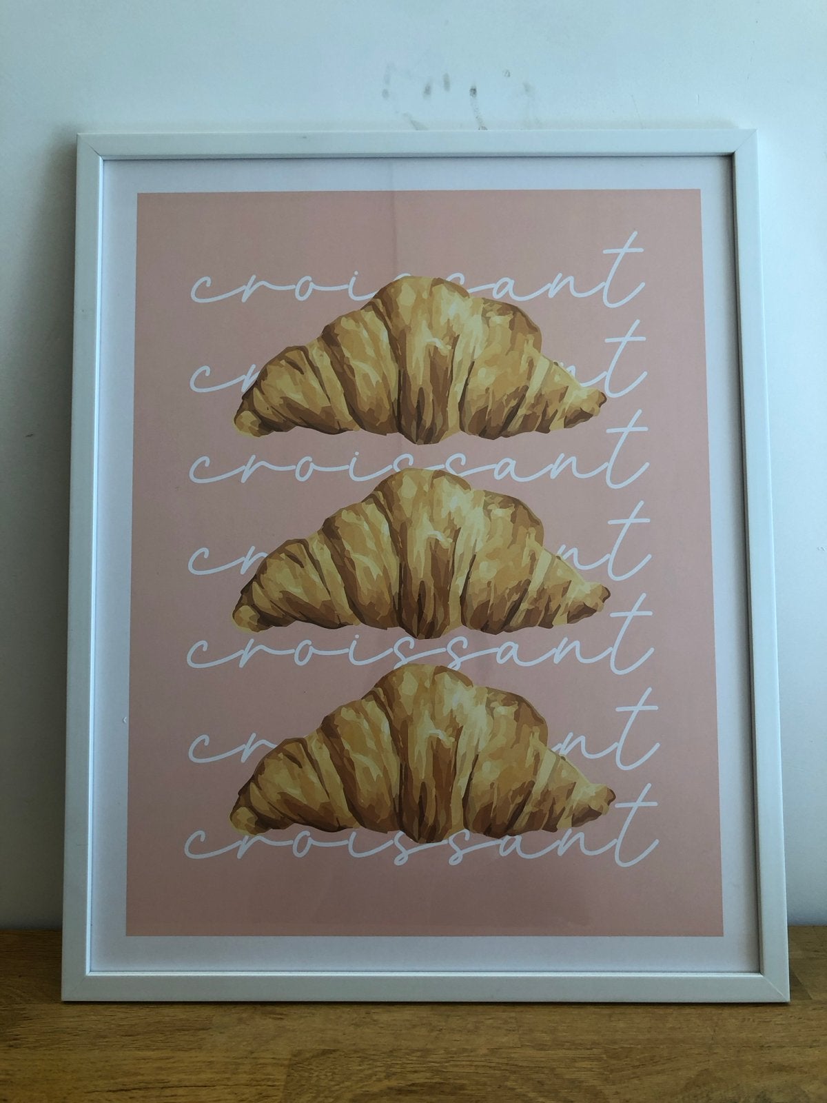 Nieuwe poster met croissant design in lijst, Huis en Inrichting, Woonaccessoires | Schilderijen, Tekeningen en Foto's, Nieuw, Foto of Poster