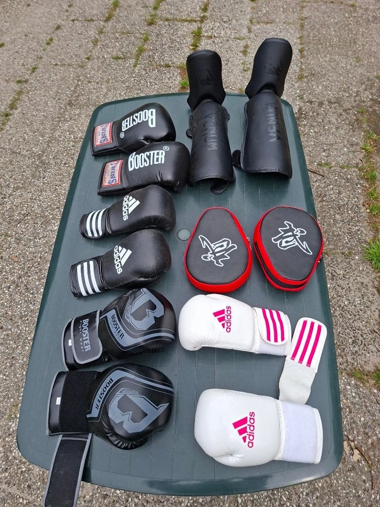 Bokshandschoenen, scheenbeschermers en stootkussens, Ophalen, Gebruikt, Overige, Vechtsportmateriaal