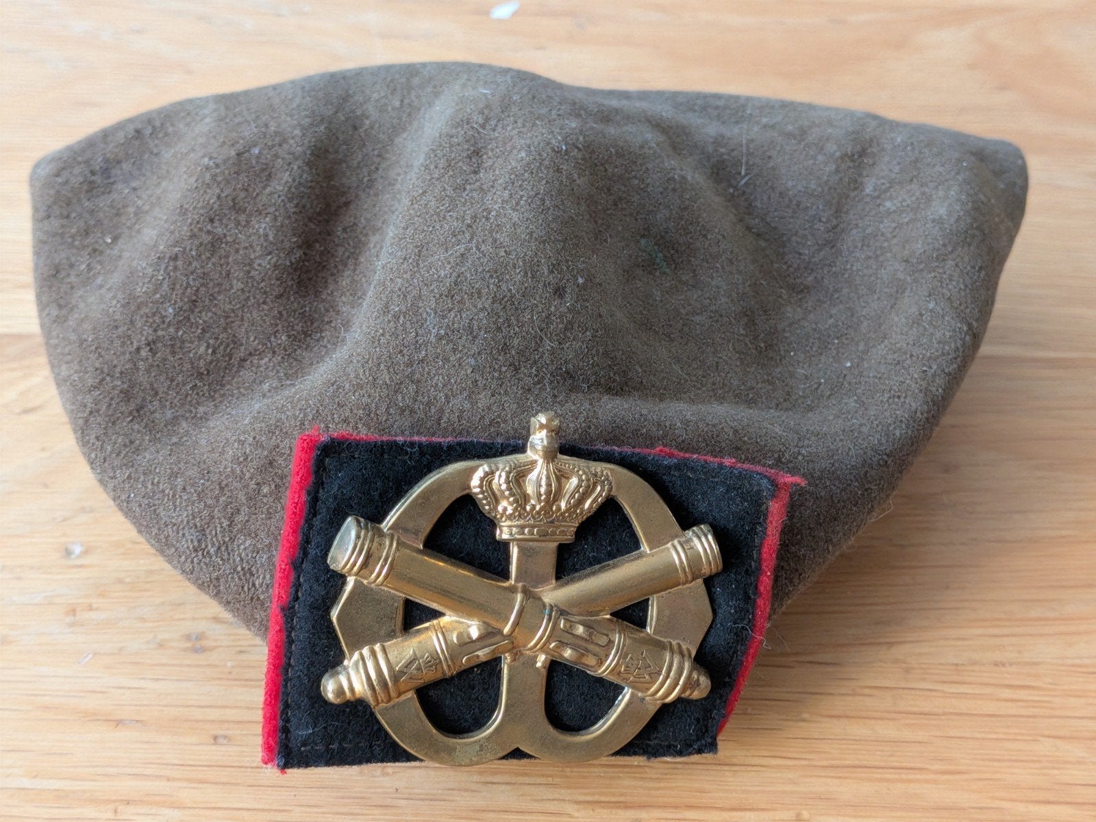 Vintage KL baret Korps Veldartillerie – oud model, Verzamelen, Militaria | Algemeen, Ophalen of Verzenden, Landmacht, Nederland