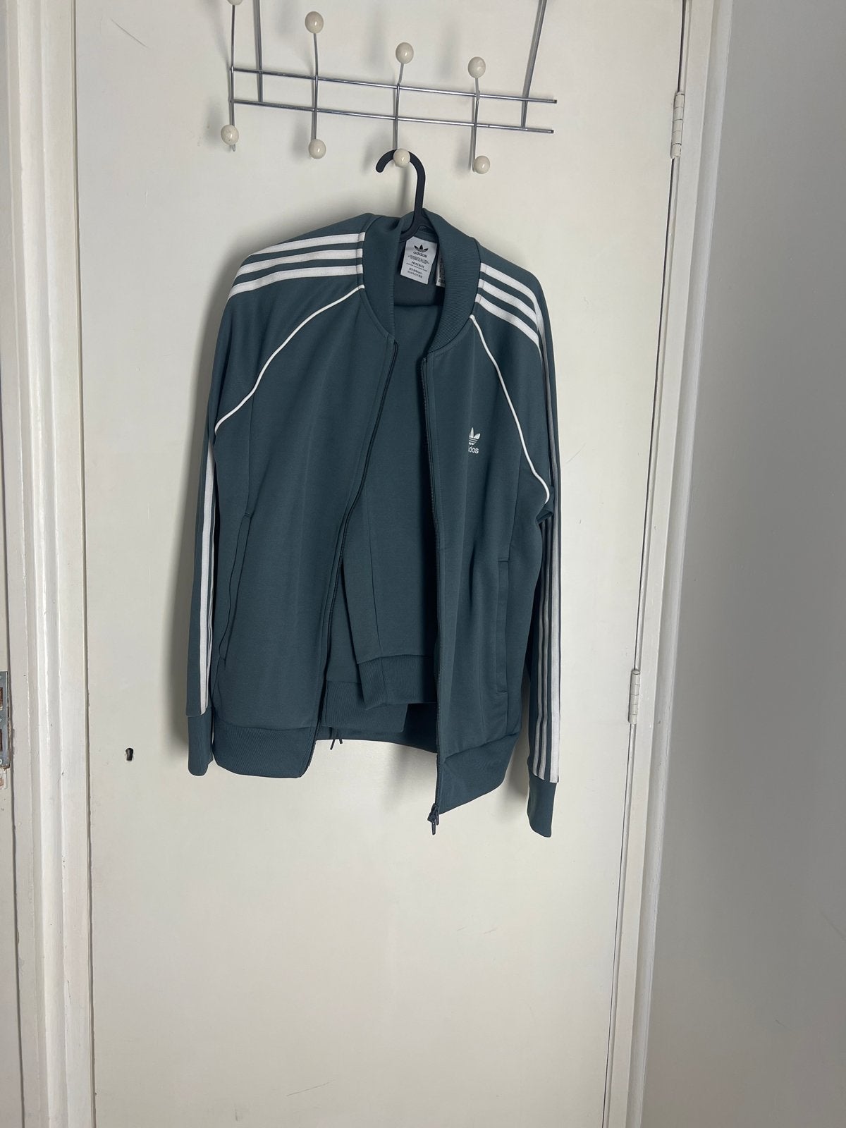 Adidas trainingsjack groen met witte strepen, Ophalen of Verzenden, Zo goed als nieuw, Maat 38/40 (M), Groen
