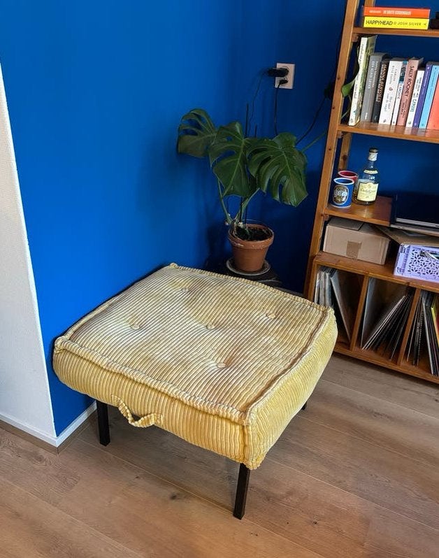 Loods 5 poef / voetenbank (geel, ribstof), Ophalen, Gebruikt, Vierkant, Stof
