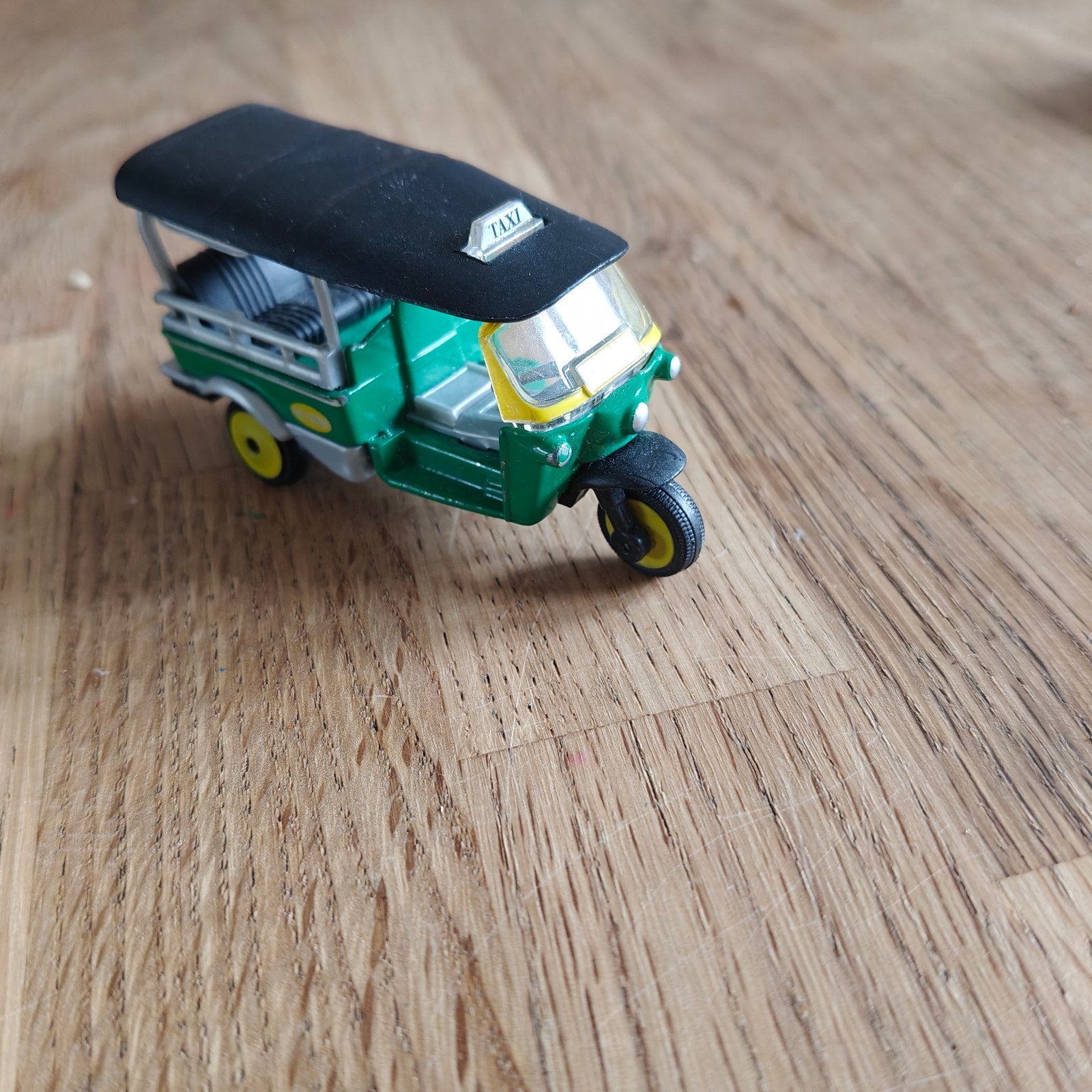 Majorette 1/47 Thaise Tuk Tuk taxi, Ophalen of Verzenden, Gebruikt, Auto