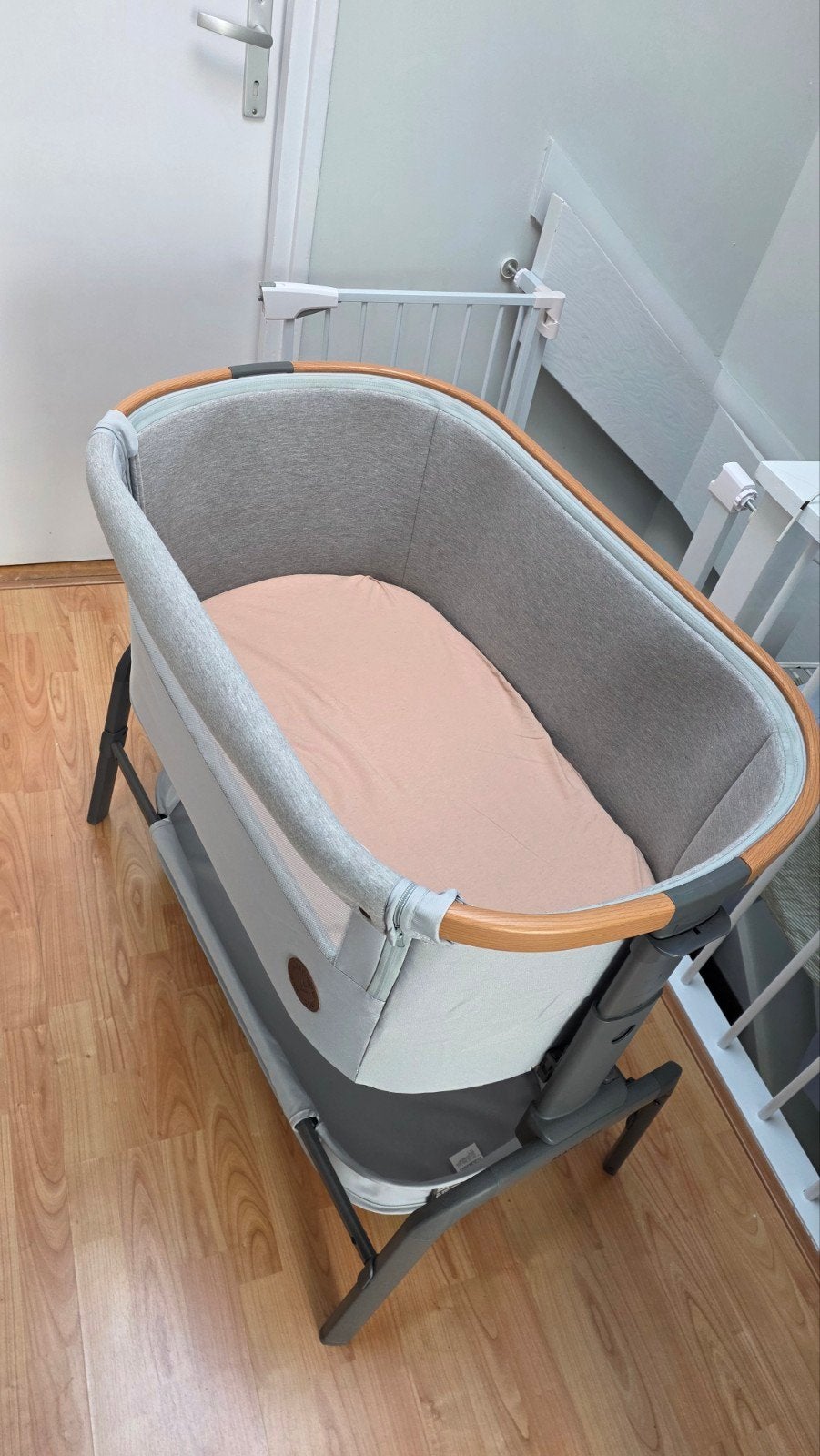 Compleet met matras en nieuwe hoeslakens Maxi-Cosi Iora Co-S, Kinderen en Baby's, Babywiegjes en Ledikanten, Ophalen, Zo goed als nieuw