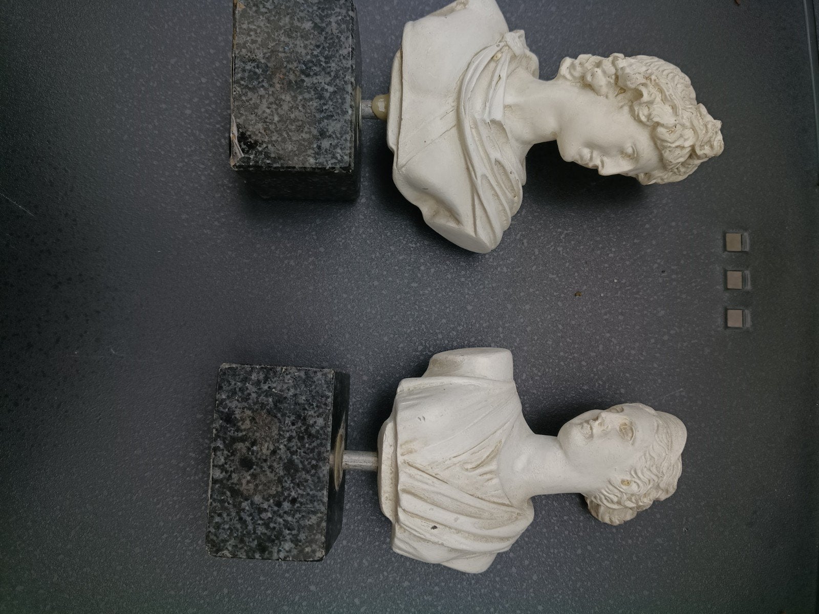 Bustes Apollo en Artemis op marmeren sokkel, Minder dan 20 cm, Gips, Buste, Ophalen of Verzenden