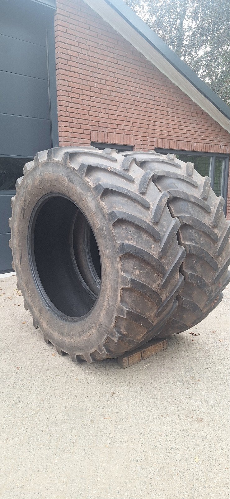 Michelin 650/65 r42 xm108, Ophalen of Verzenden