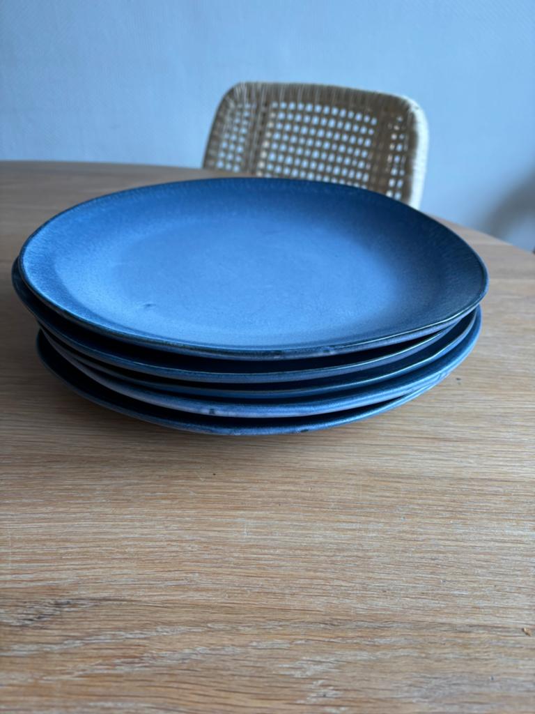 Zes grote blauwe HK living borden, Ophalen