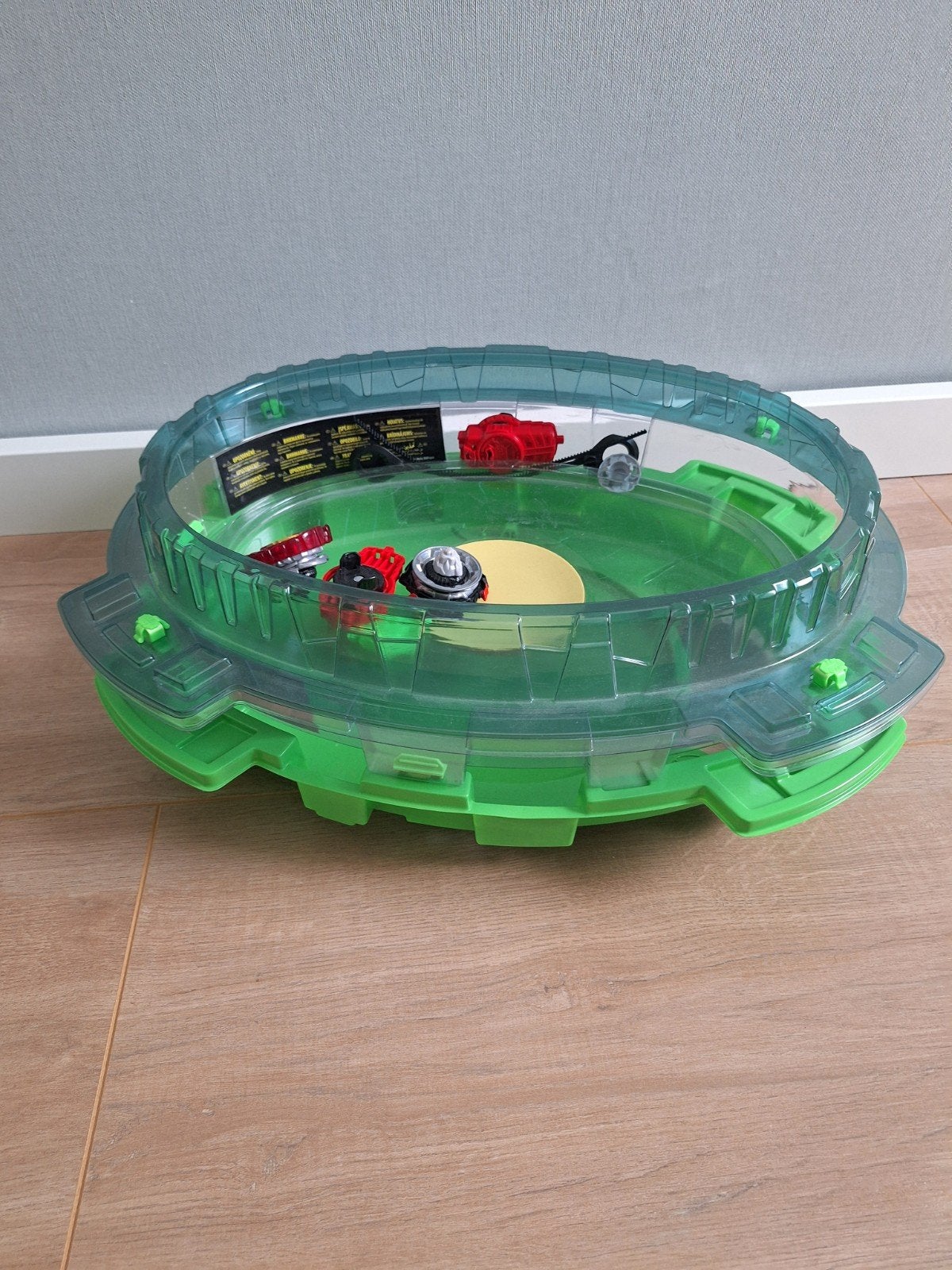 Beyblade Burst Stadion met 3 Beyblades, Ophalen, Gebruikt, Jongen of Meisje