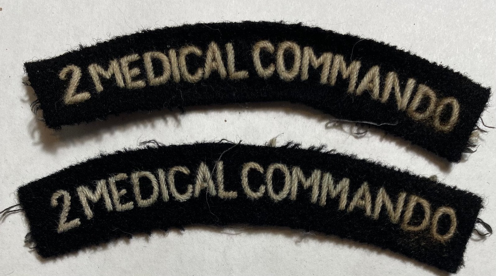 2 schouderpatches 2 Medical Commando, Verzamelen, Ophalen of Verzenden, Landmacht, Engeland, Embleem of Badge