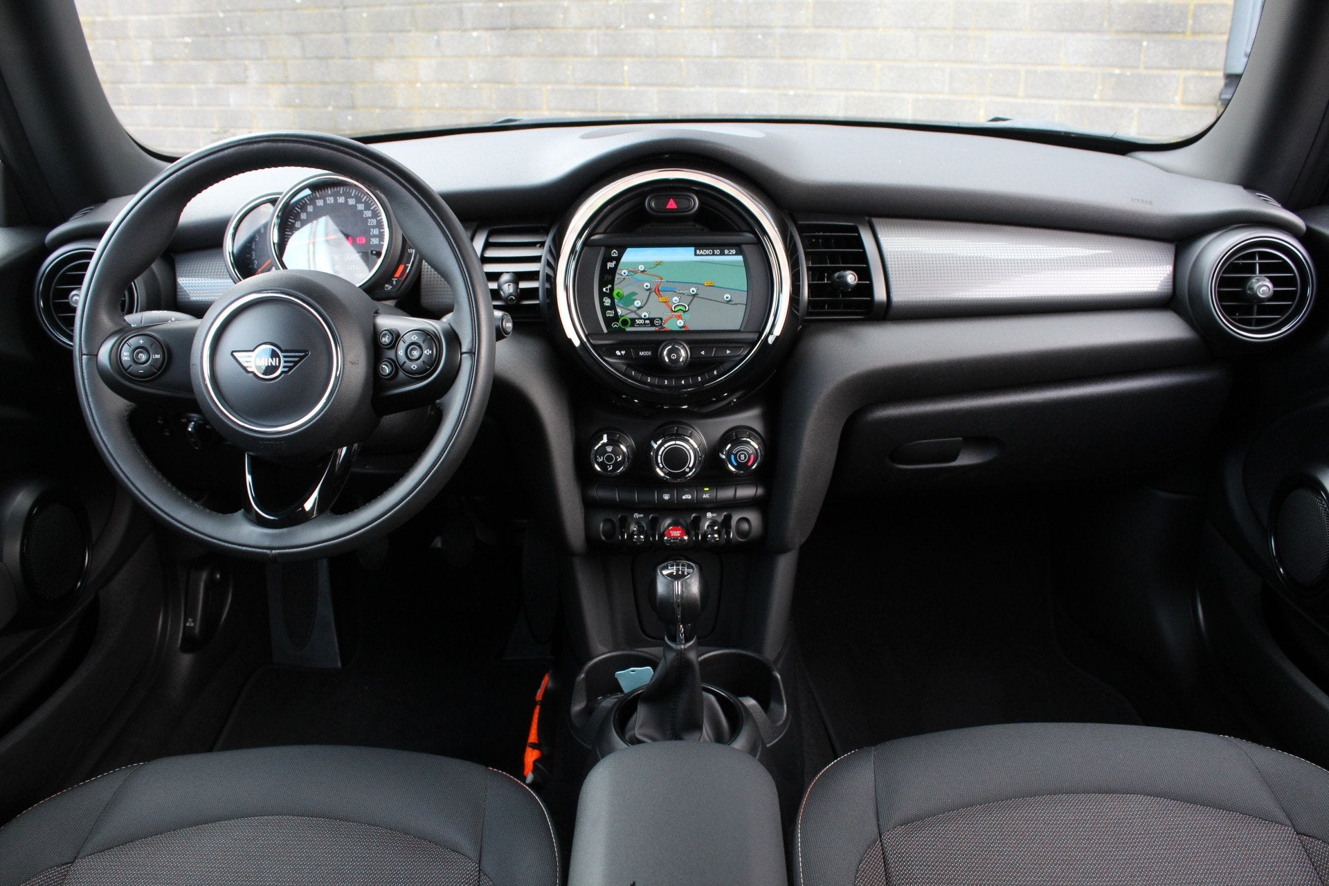 MINI Cooper 1.5 Cooper / LED / Carplay / Keyless / N.A.P., Voorwielaandrijving, 136 pk, Gebruikt, Met garantie (alle)