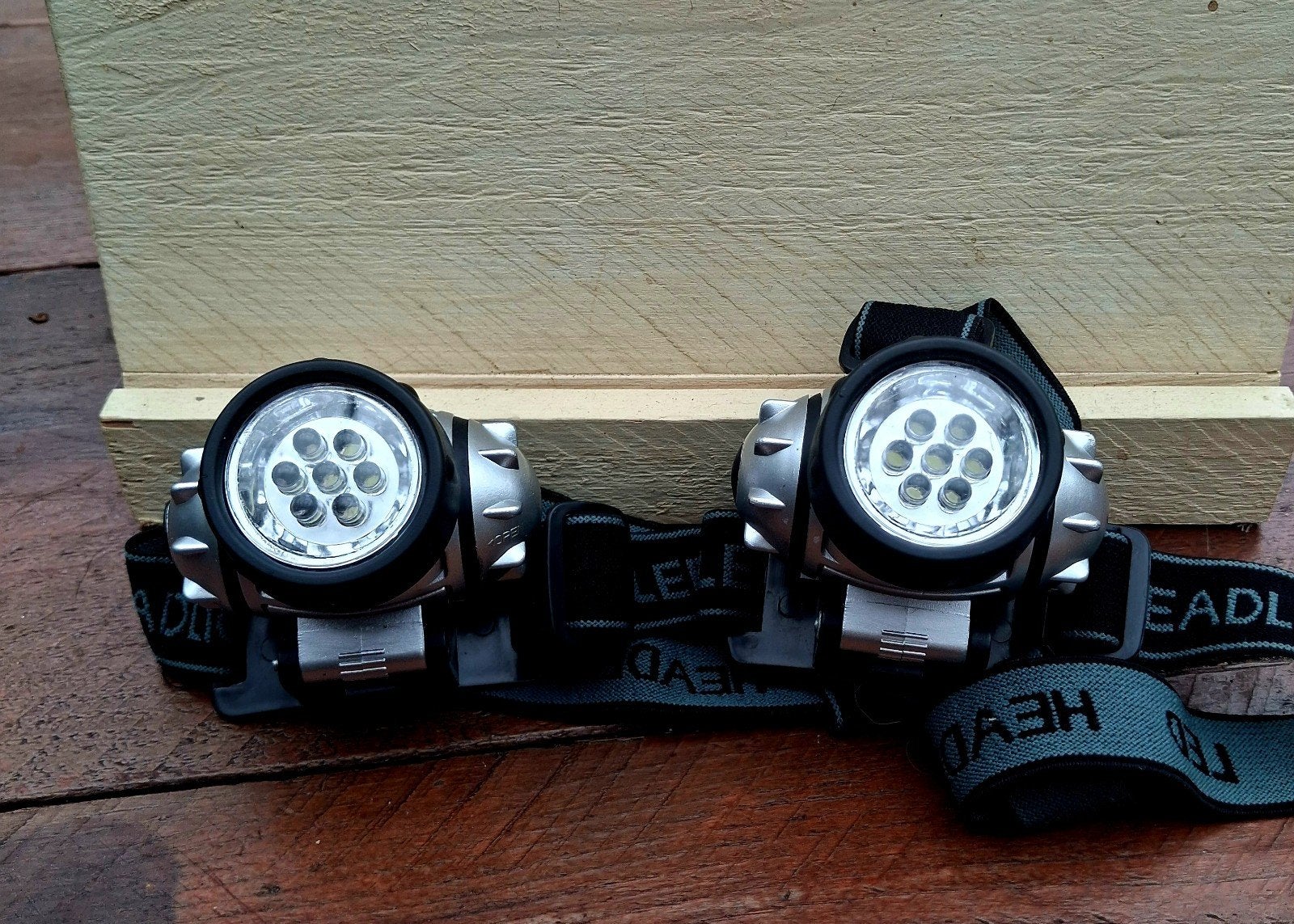 Set van 2 LED Hoofdlampen (7 LEDs) – Klussen & Kamperen, Ophalen of Verzenden, Nieuw, Batterij