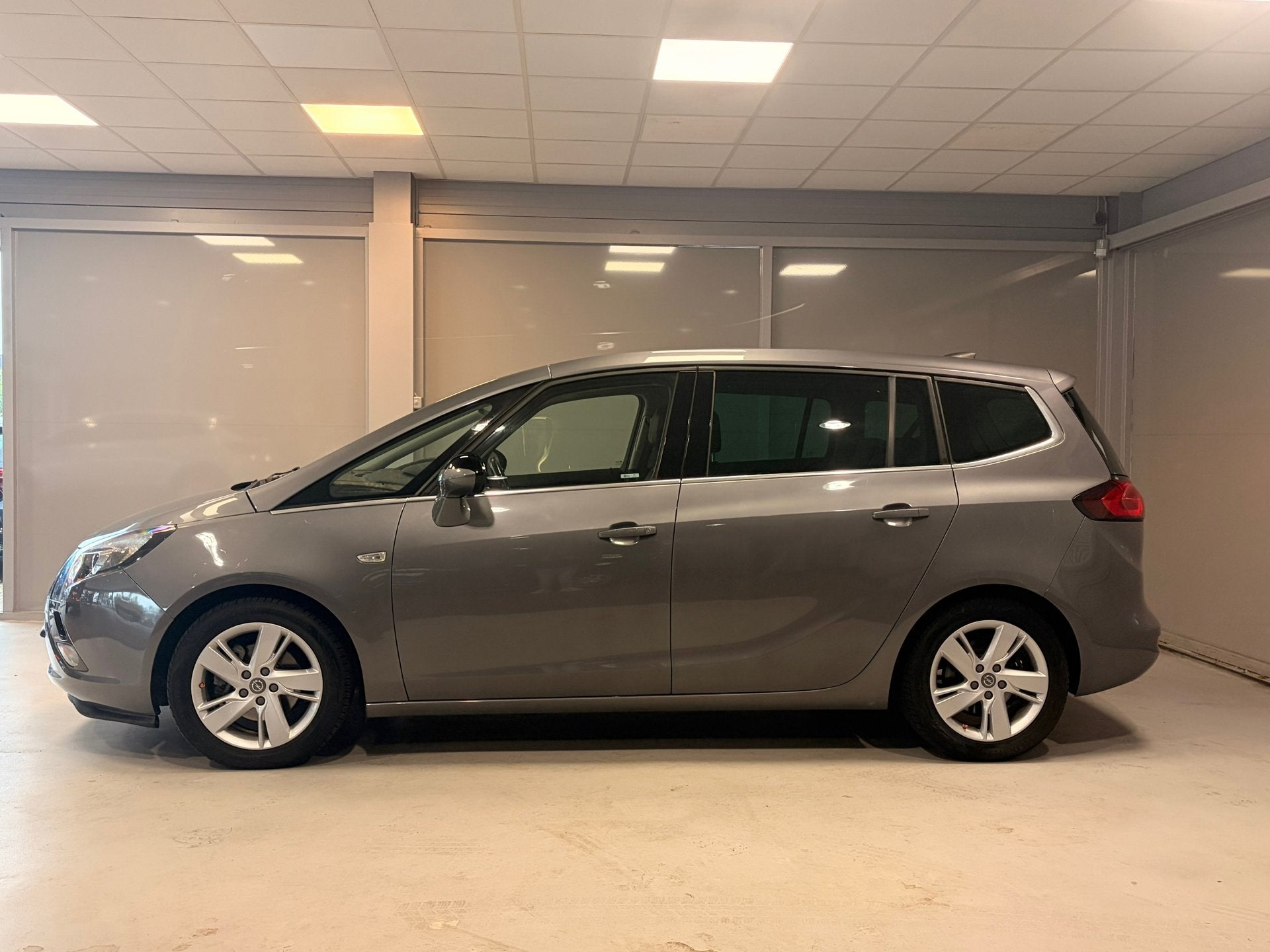 Opel Zafira Tourer 1.4 Blitz 7p. | CAMERA | PANODAK | LEER |, Auto's, Dealer onderhouden, Gebruikt, 4 cilinders, 7 stoelen